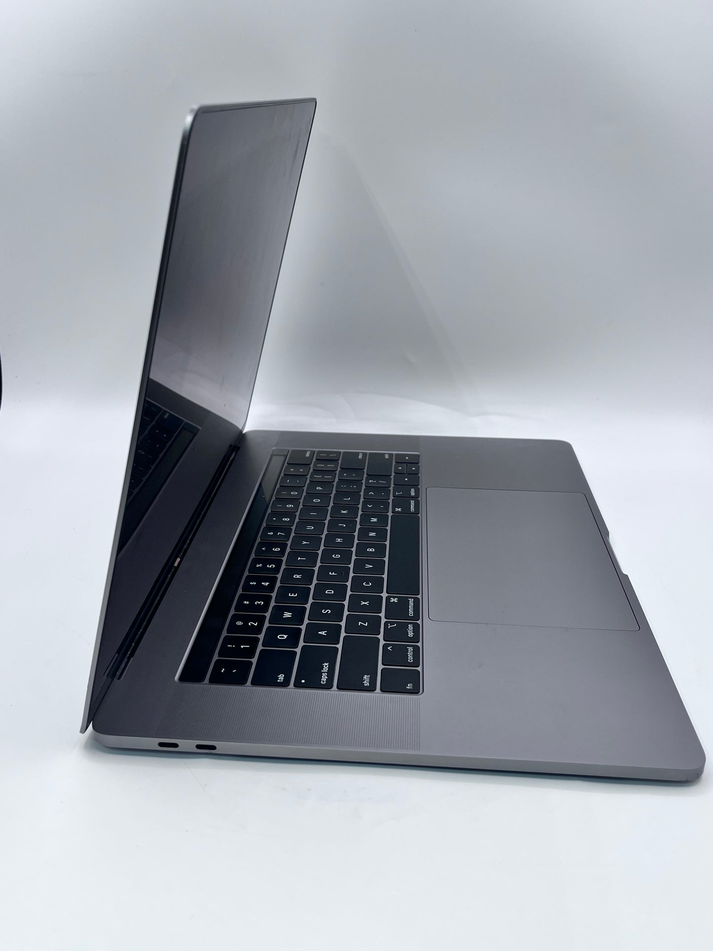 Apple MacBook Pro 15" A1990 256GB 16GB 2018 - Silver READ