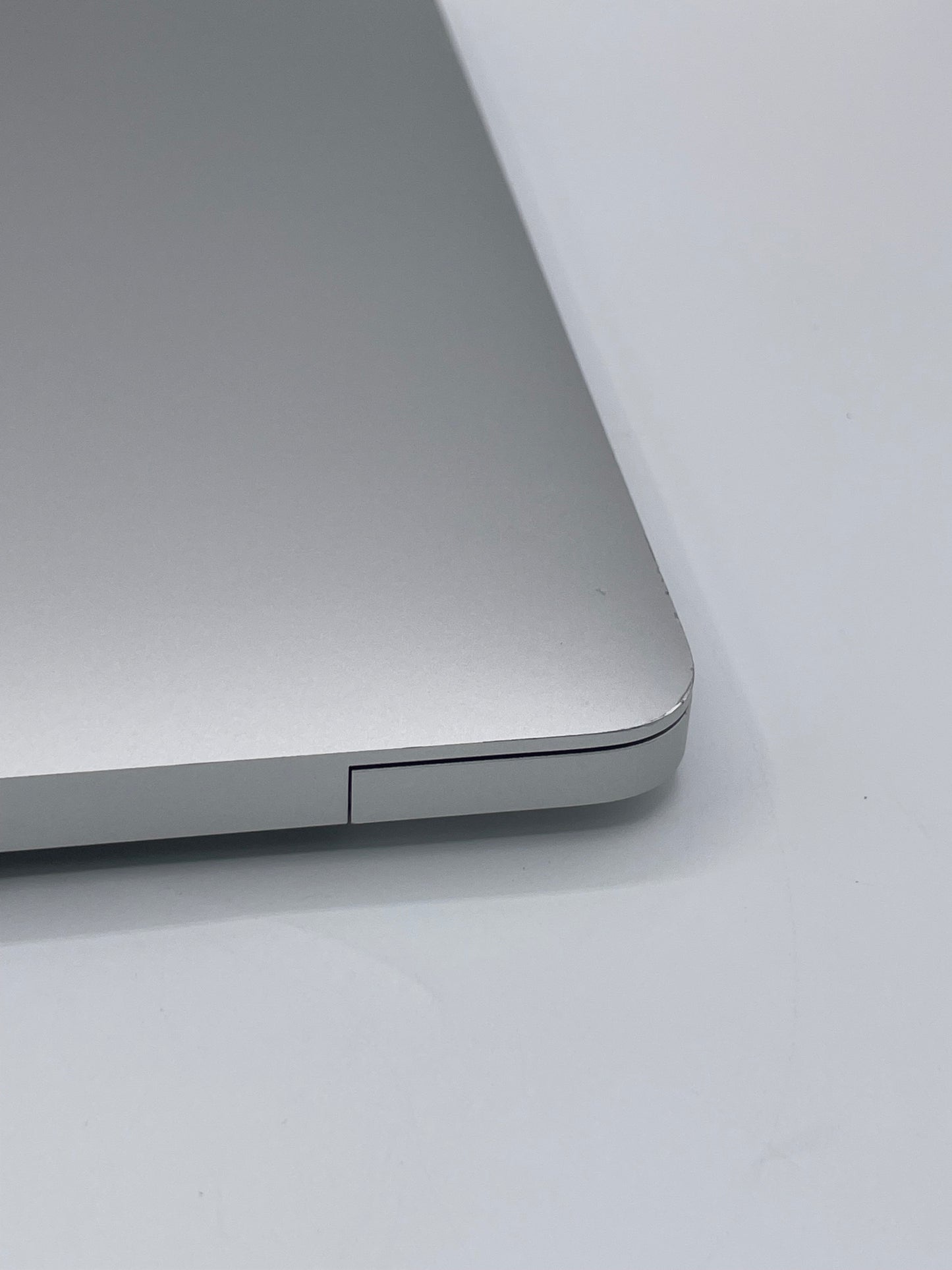 Apple MacBook Air 13.3" M1 8GB 256GB A2337 MGN93LL/A Silver Remotely Managed