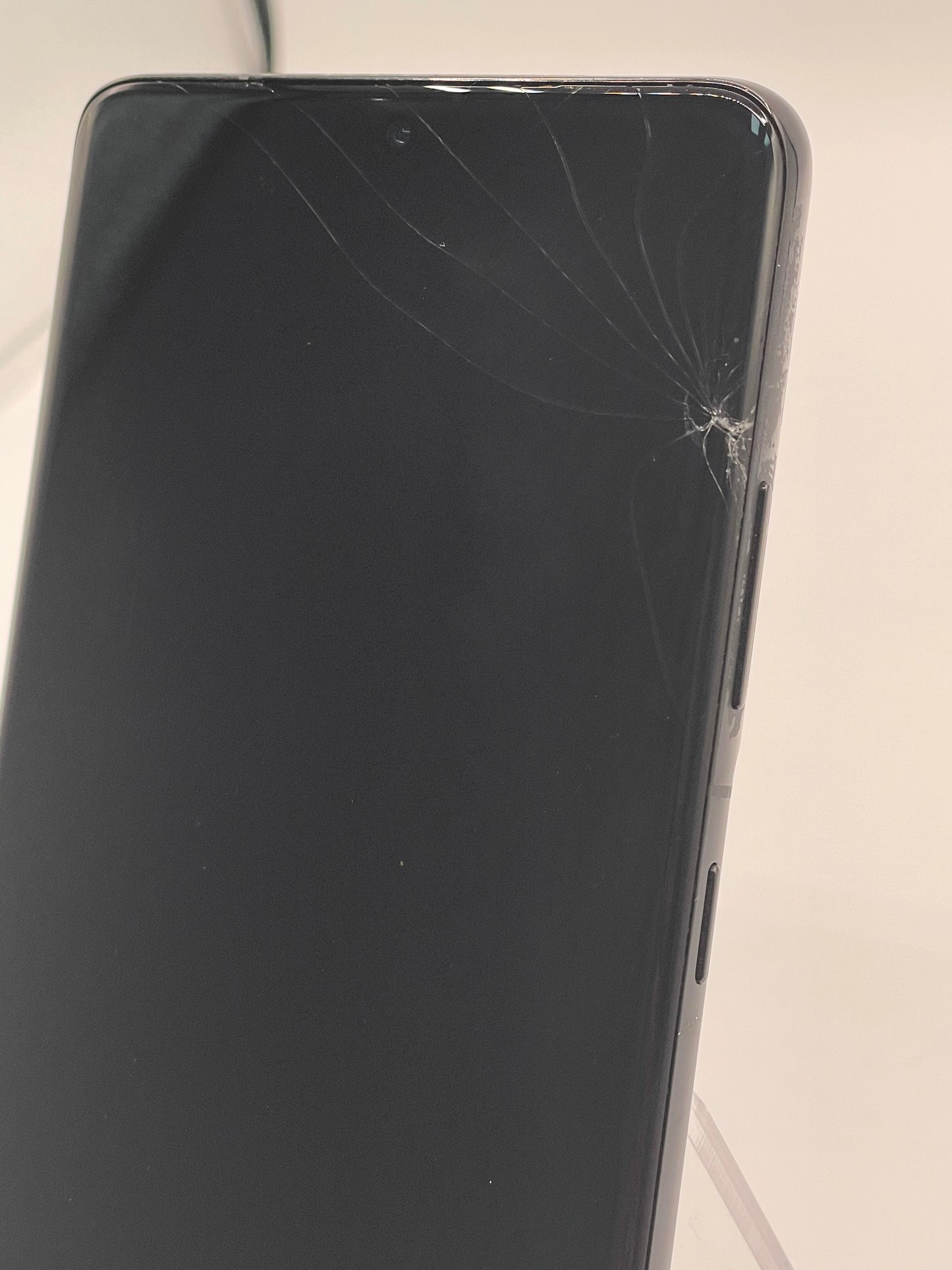 Unlocked Samsung Galaxy S21 Ultra 5G 128GB G998U Phantom Silver Cracked Screen