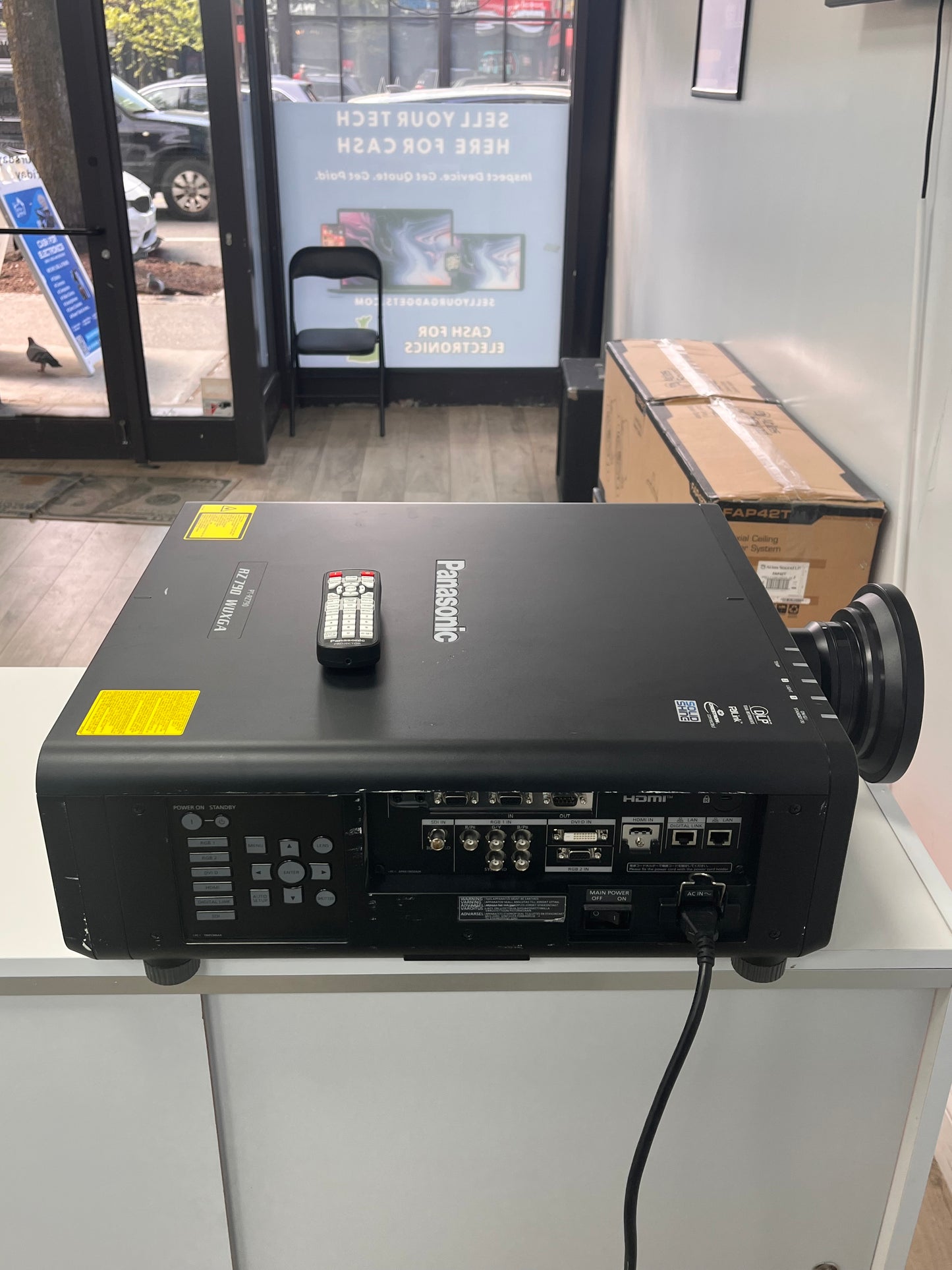 Panasonic PT-RZ790 Laser WUXGA Projector w ET-DLE060 Lens and Remote Tested Free Shipping