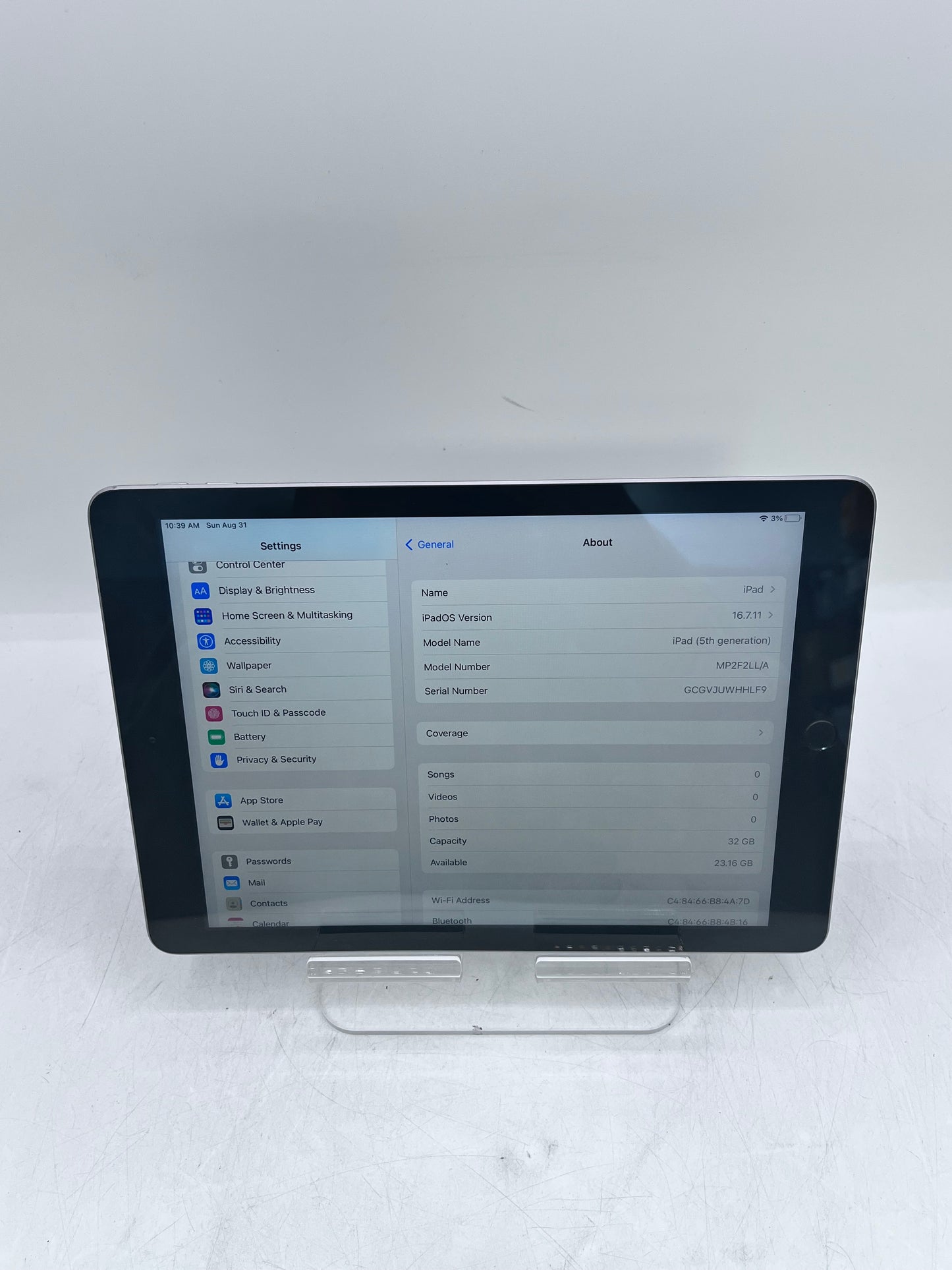 Apple iPad (5th Gen) A1822 32GB WiFi - Space Gray