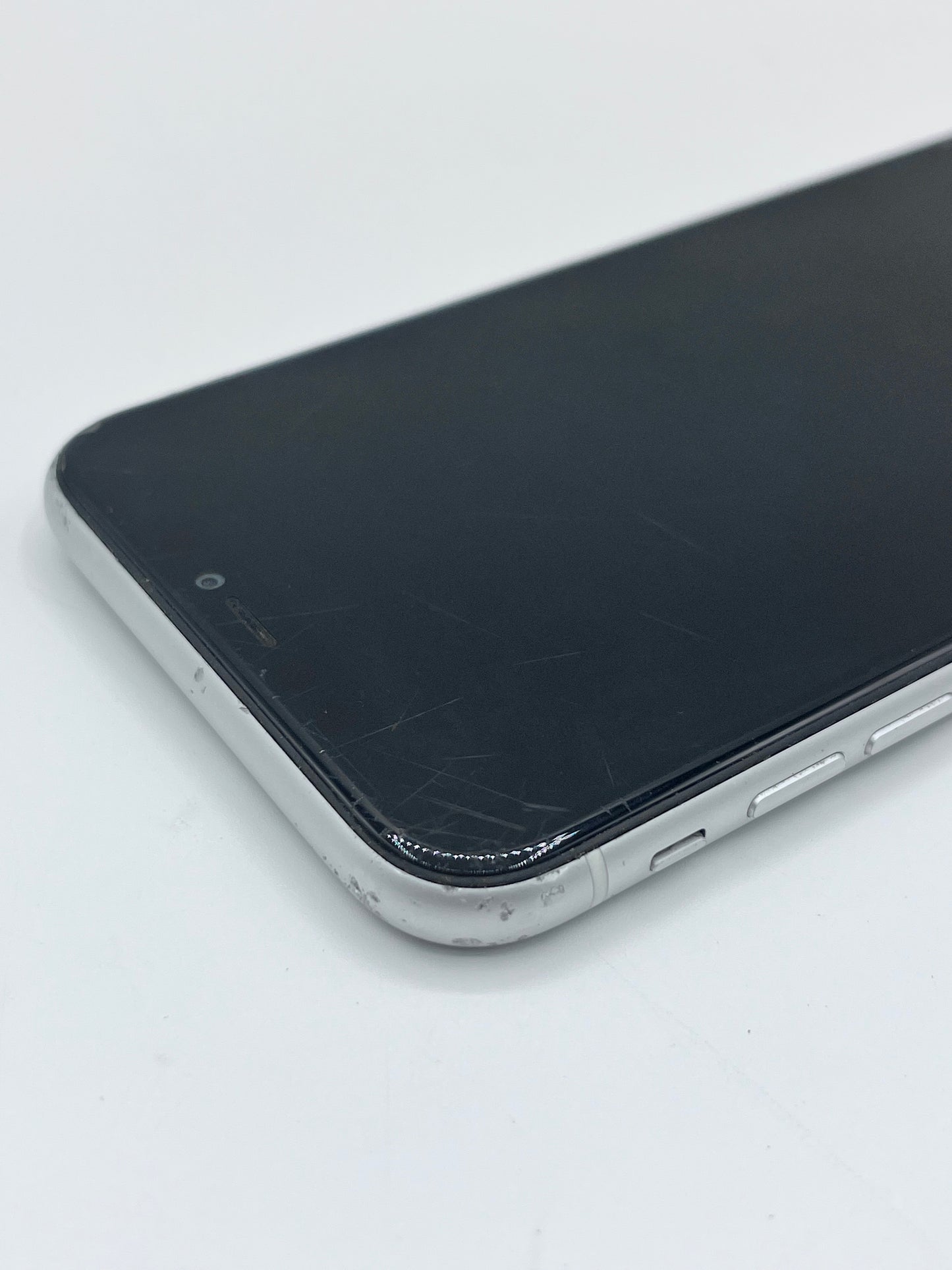 Unlocked Apple iPhone 11 64GB A2221 MWLU2ZD/A - White