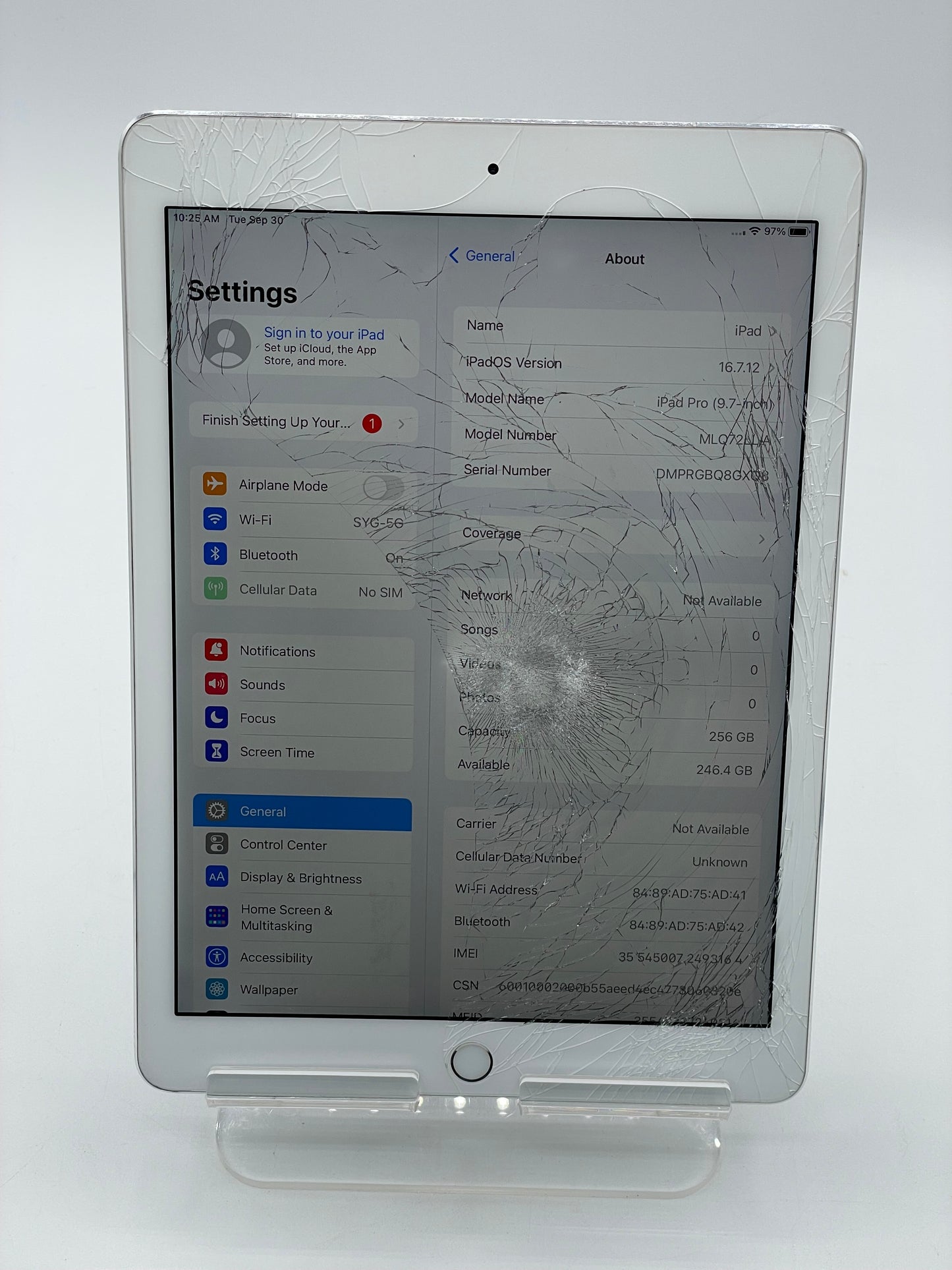 Unlocked Apple iPad Pro (9.7-inch) A1674 32 GB, Wi-Fi + 4G, 9.7 in - Silver
