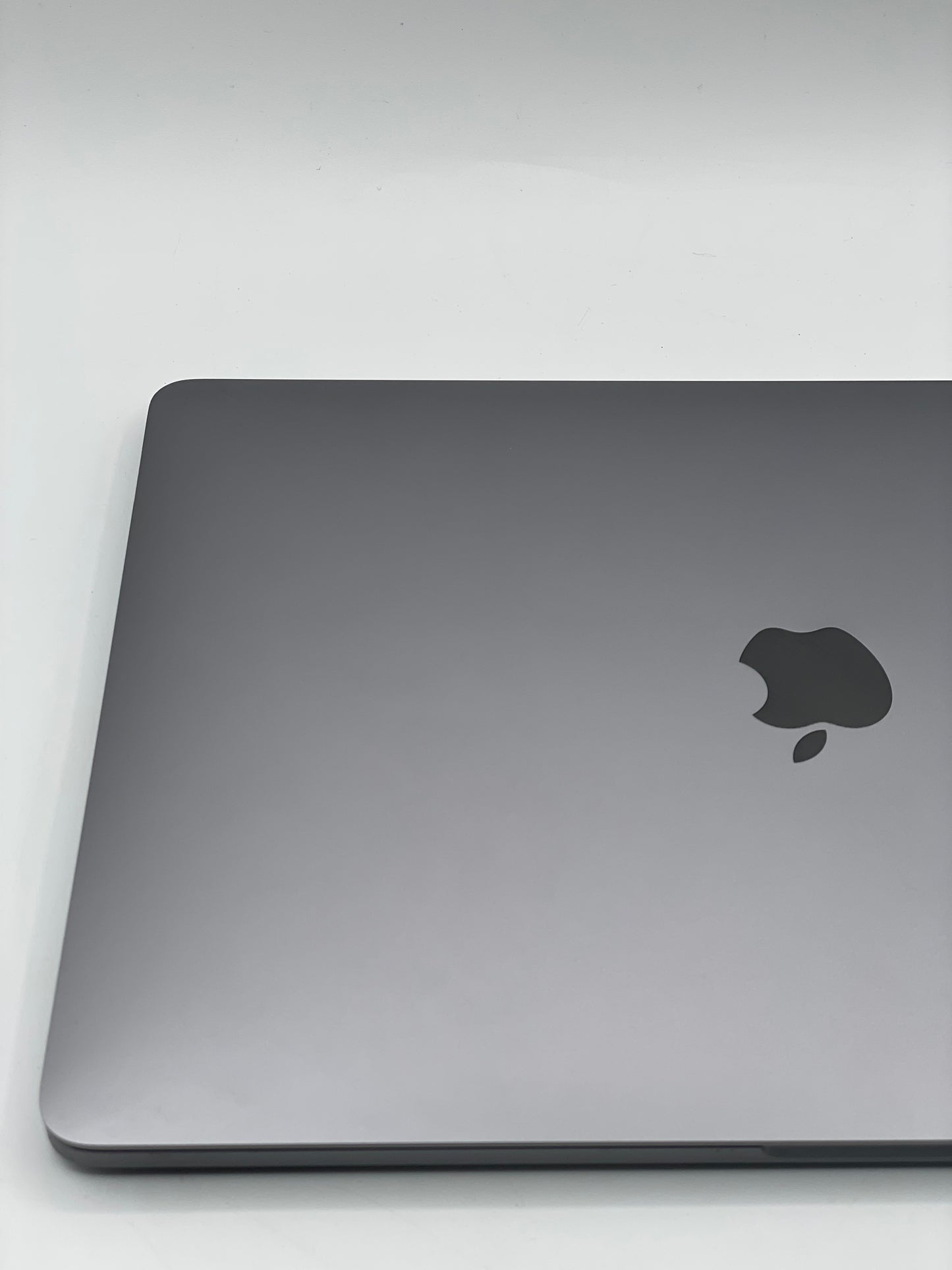2022 Apple MacBook Pro 13.3" 8C M2 10C GPU 8GB 256GB A2338 84 Cycle Count SG
