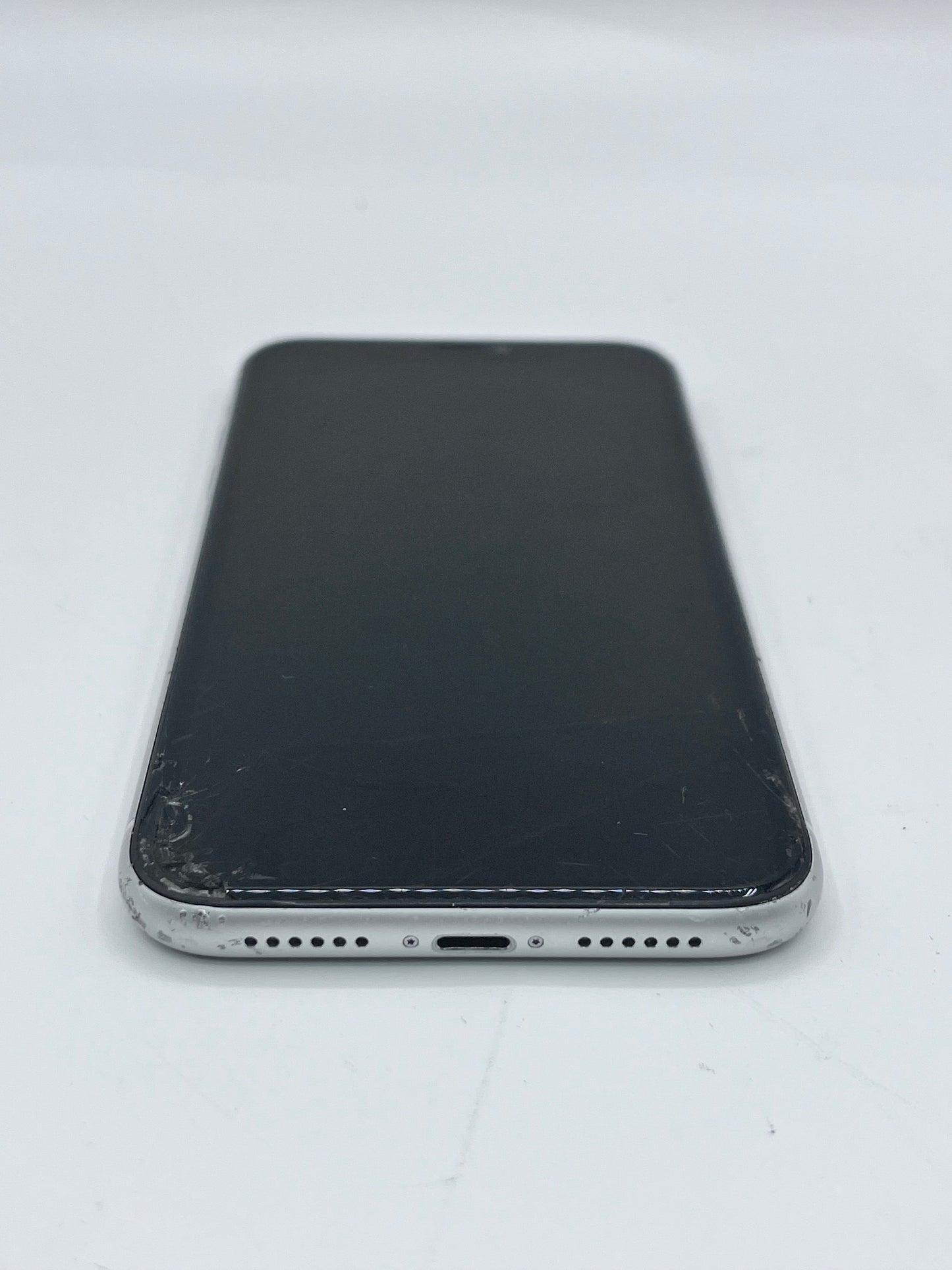 Unlocked Apple iPhone 11 64GB A2221 MWLU2ZD/A - White