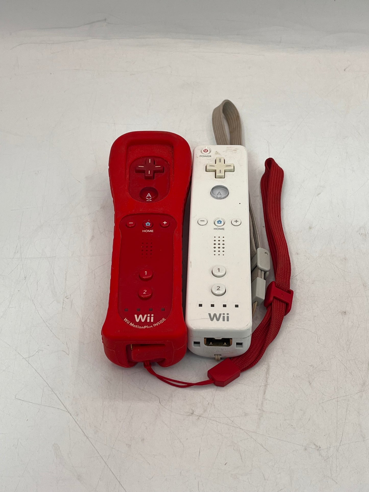 Nintendo Wii RVL-001 2006 Red Video Game System with 2 Controllers