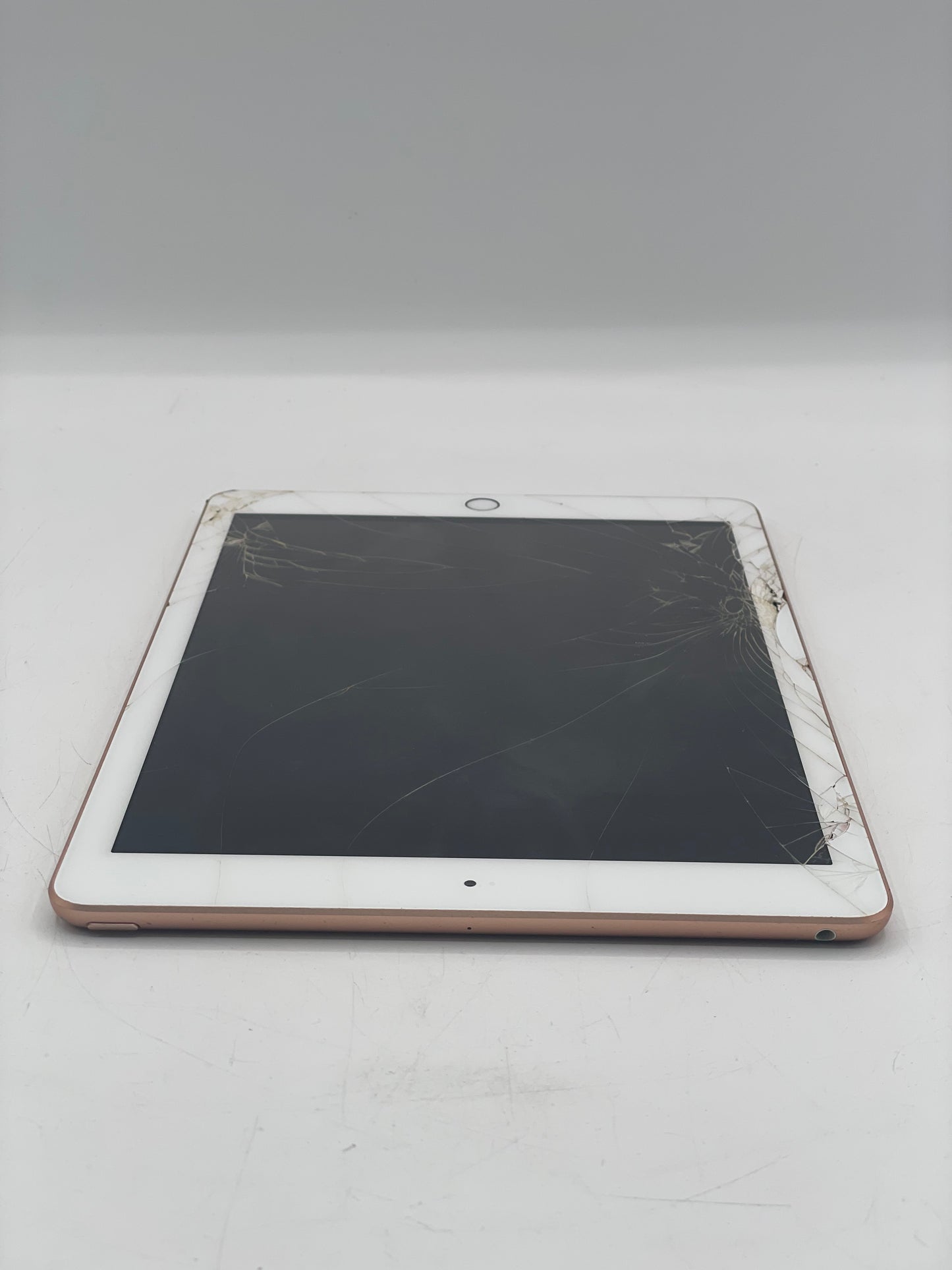 Apple iPad (6th Gen) A1893 (2018) White - Broken, 32GB WiFi, Cracked Screen