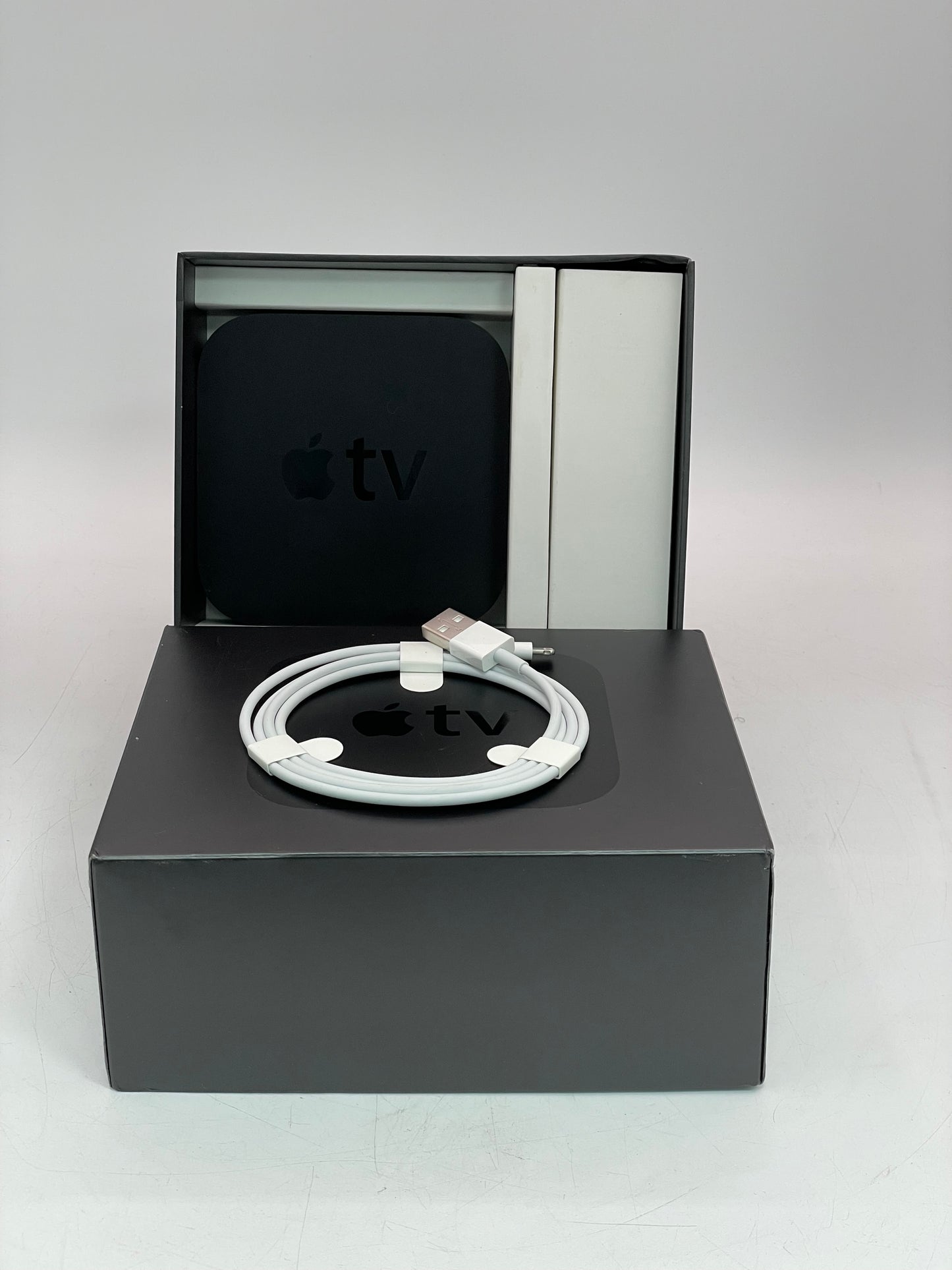 Apple TV HD 4th Gen A1625 32GB A1625 MGY52LL/A HD Media Streamer Bundle - Tested