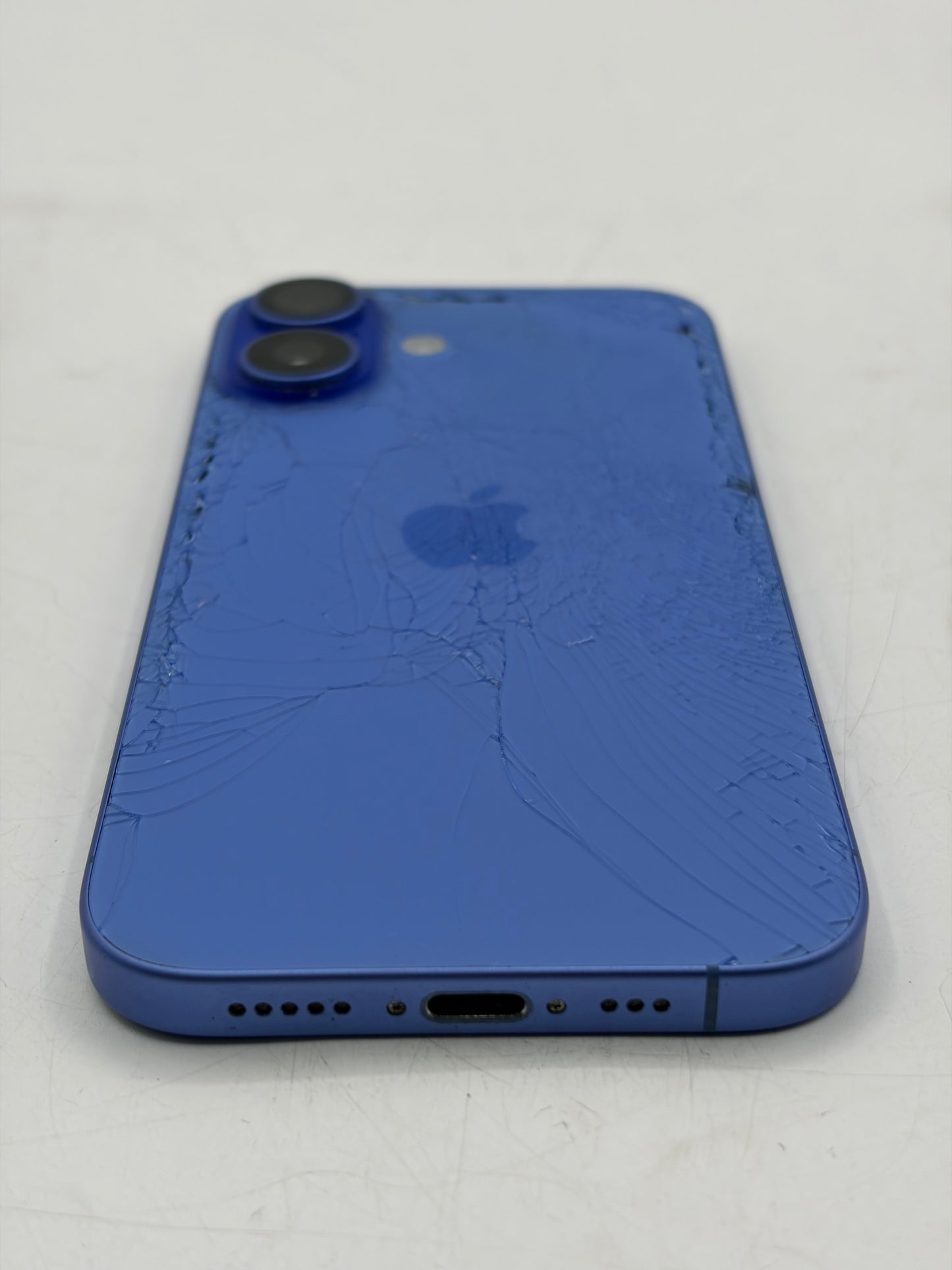 Unlocked Apple iPhone 16 128GB A3081 MYAT3LL/A - Blue 97% Battery CRACKED BACK