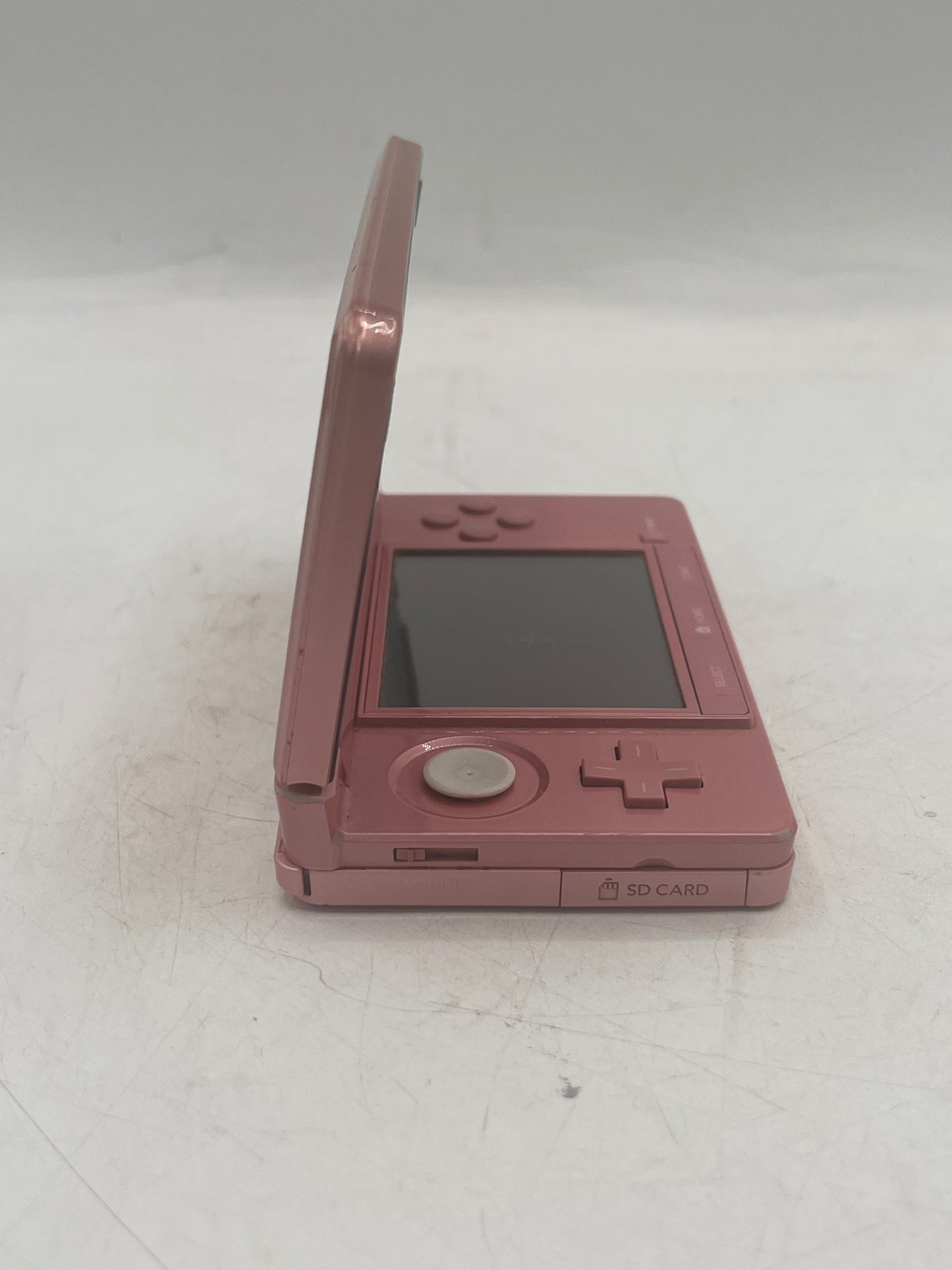 Nintendo 3DS CTR-001 2011 Handheld Game Console w/ 2 Games and a charger - Pink