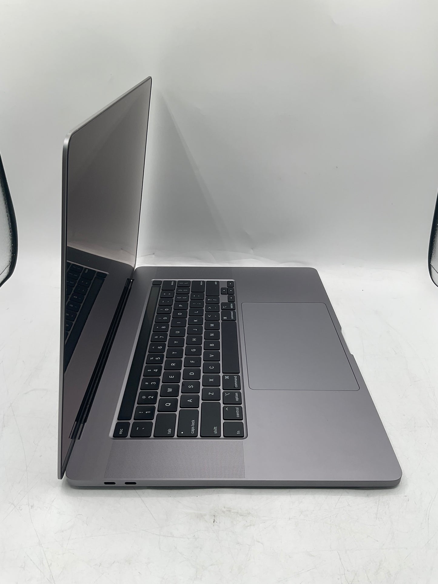 2019 Apple MacBook Pro 16" A2141 2.3GHz Core i9 16GB RAM 512GB SSD Silver