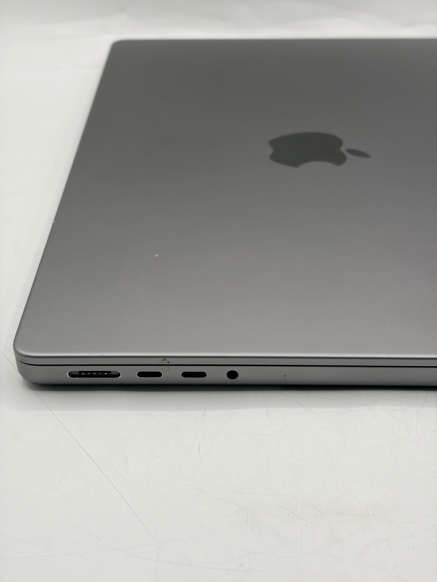 2021 Apple MacBook Pro 14" M1 Pro 16GB 512GB A2442 MKGR3LL/A Space Gray