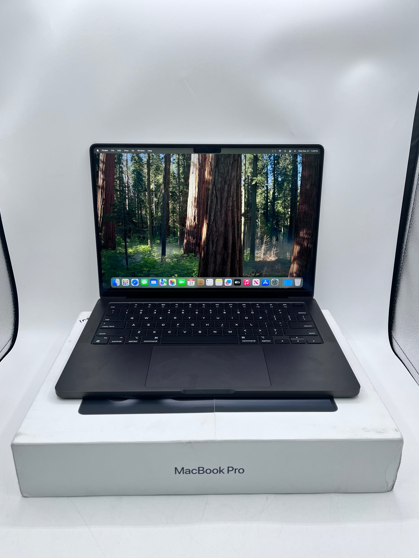 2024 Apple MacBook Pro 14" 11C M3 Pro 14C GPU A2918 MRX33LL/A 18GB 512GB SB READ