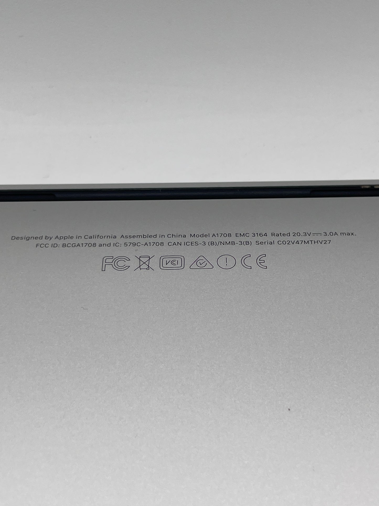 2017 Apple MacBook Pro 13" A1708 Core i5 @ 2.3GHz 8GB 128GB Space Gray