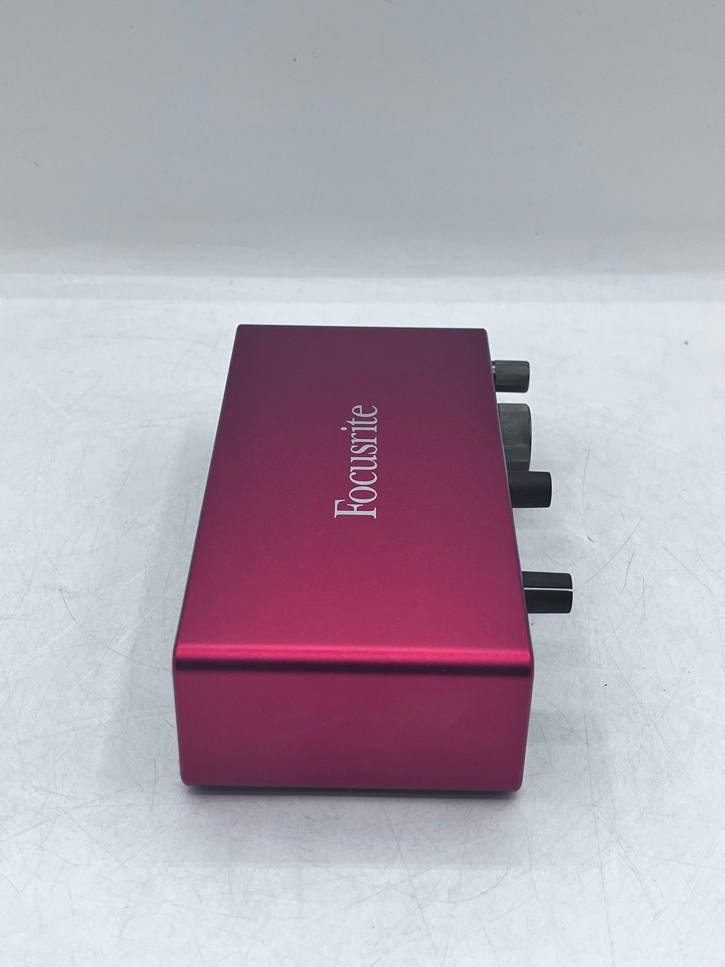 Focusrite Scarlett 2i2 (3rd Gen) 2-Channel USB Audio Interface with Scarlett Studio CM25 MKIII Microphone - Red