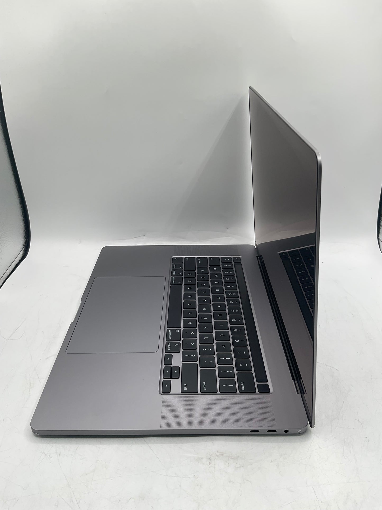 2019 Apple MacBook Pro 16" A2141 2.3GHz Core i9 16GB RAM 512GB SSD Silver