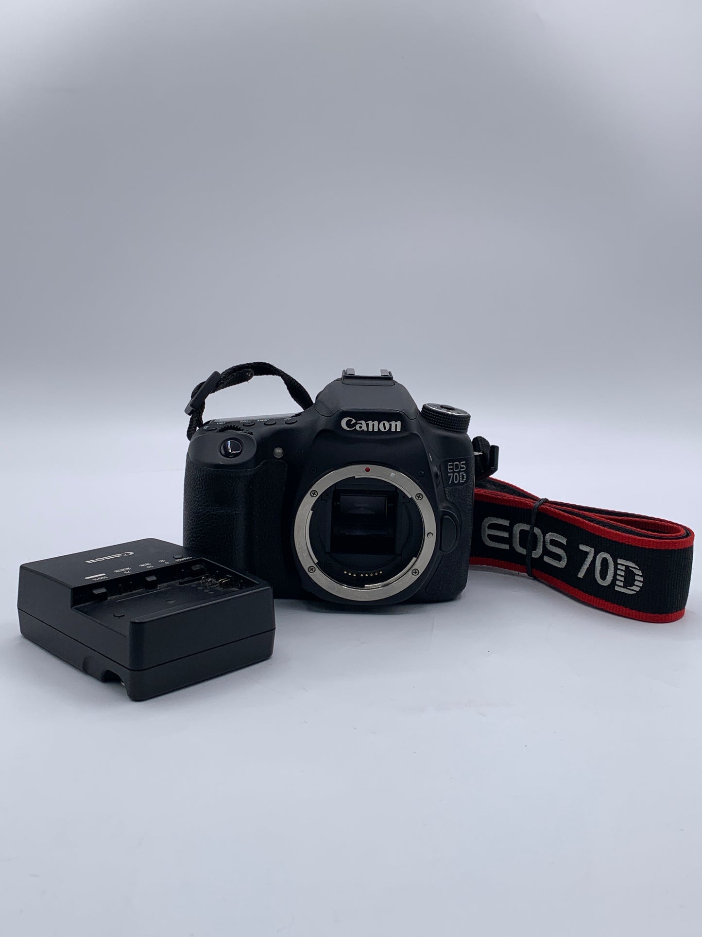 Canon EOS 70D Digital SLR Camera Body with Battery and Charger Tested