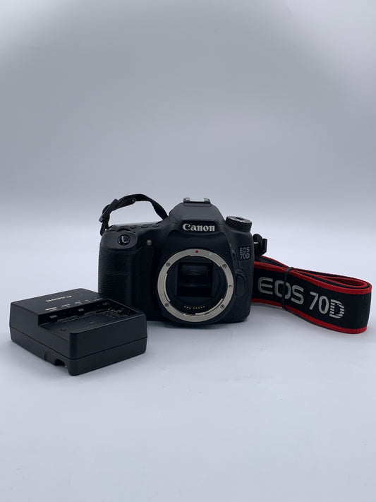 Canon EOS 70D Digital SLR Camera Body with Battery and Charger Tested
