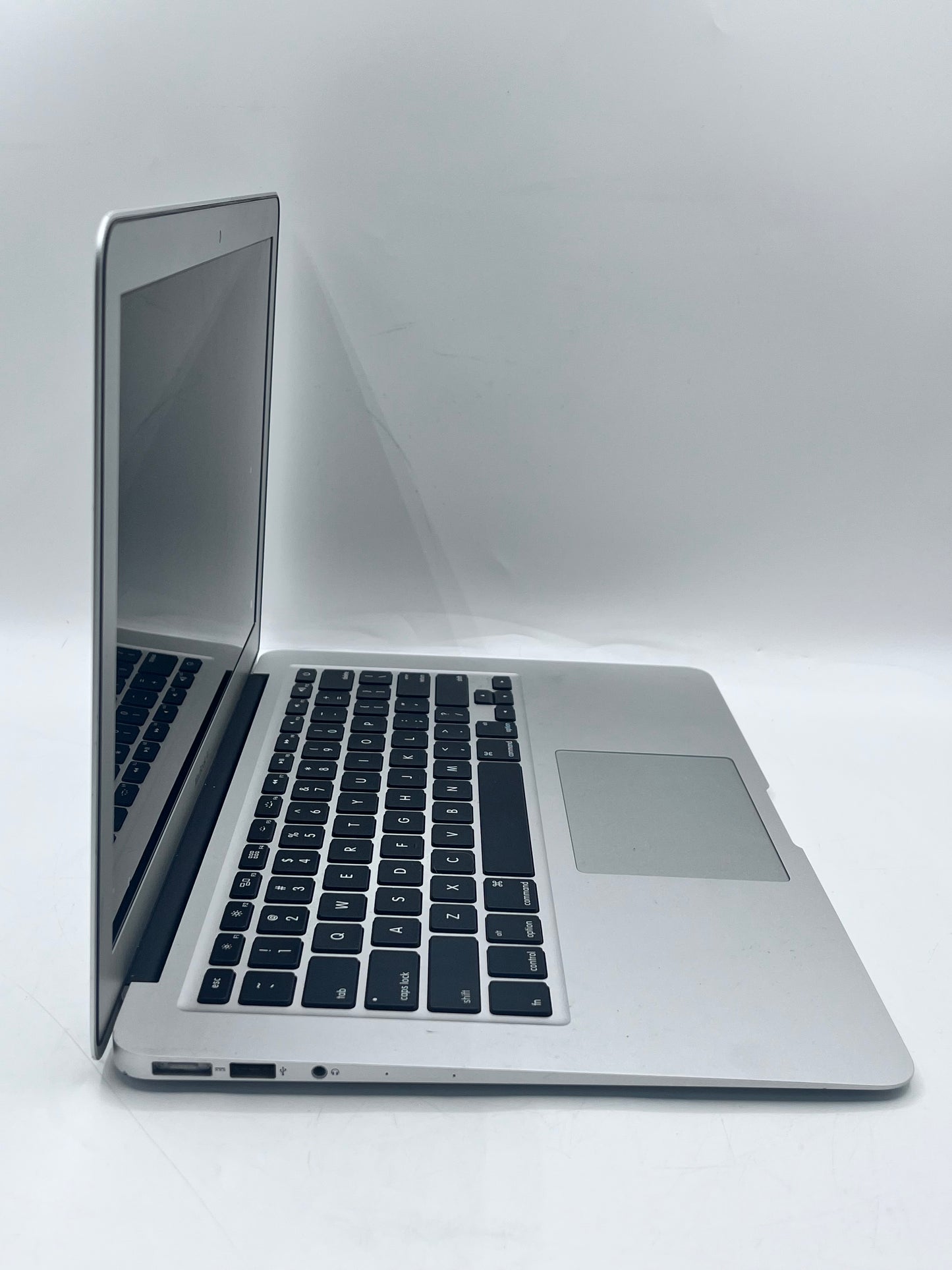 Apple MacBook Air 13" A1466 2015 Core i3 4GB 256GB Silver