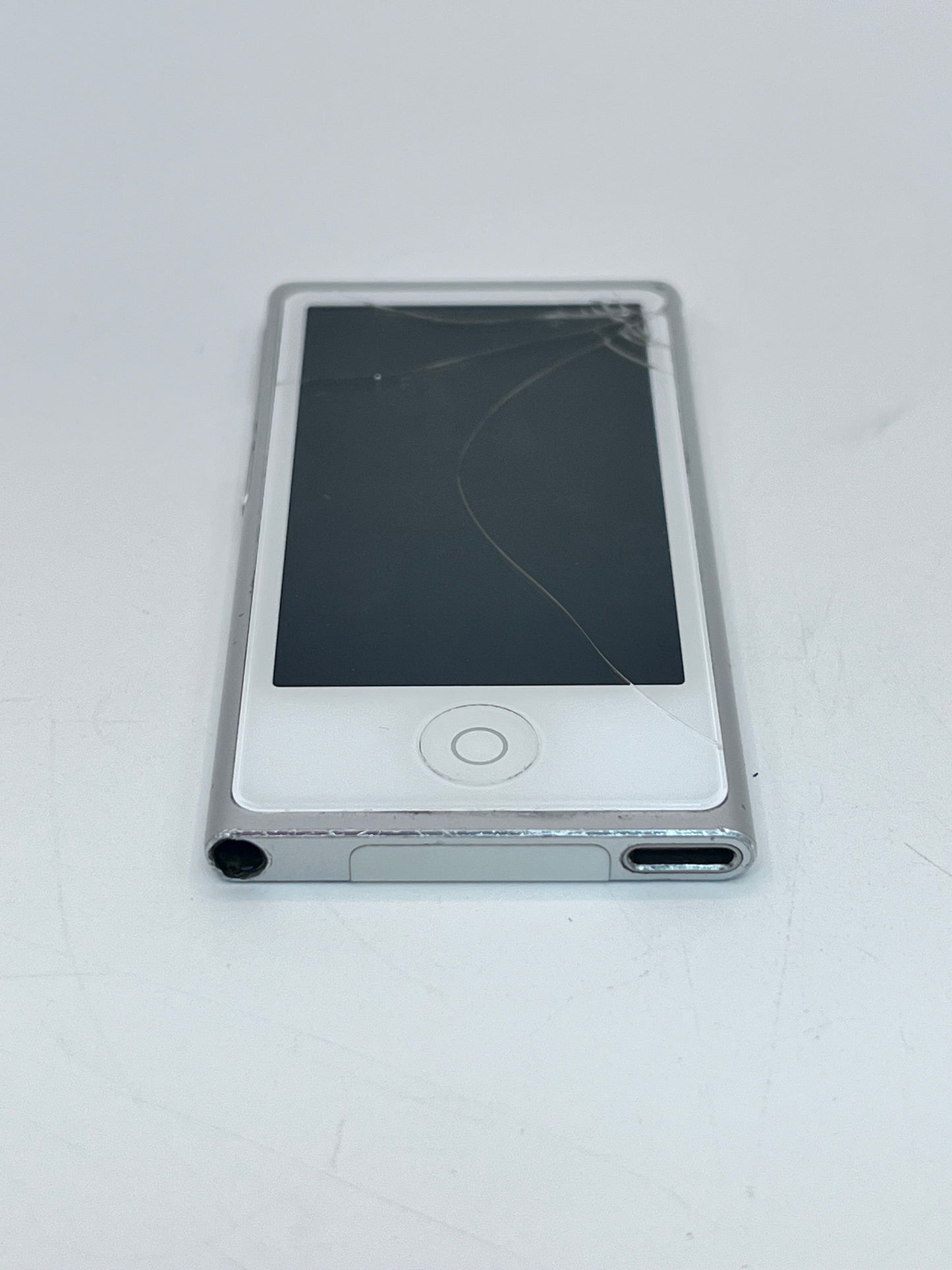 Apple a1446 MP3 Player Silver