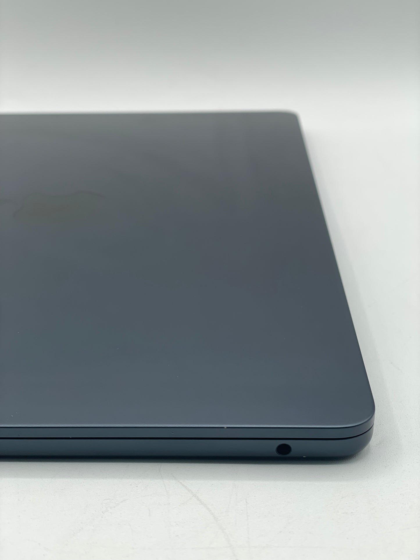 2025 Apple MacBook Air 13" M4 8C GPU 16GB 256GB A3240 Midnight 9 Cycle Count