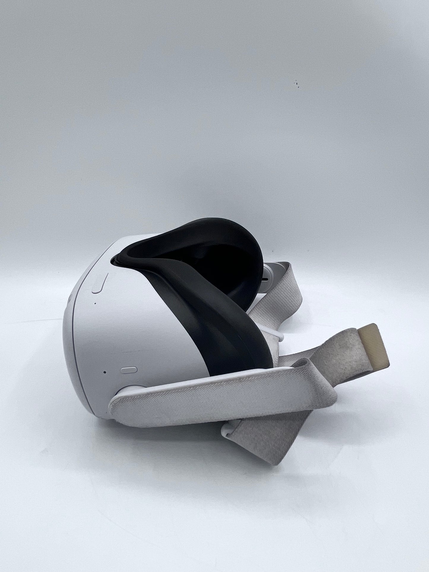 Oculus Quest 2 128GB Virtual Reality System White - Headset & Controllers