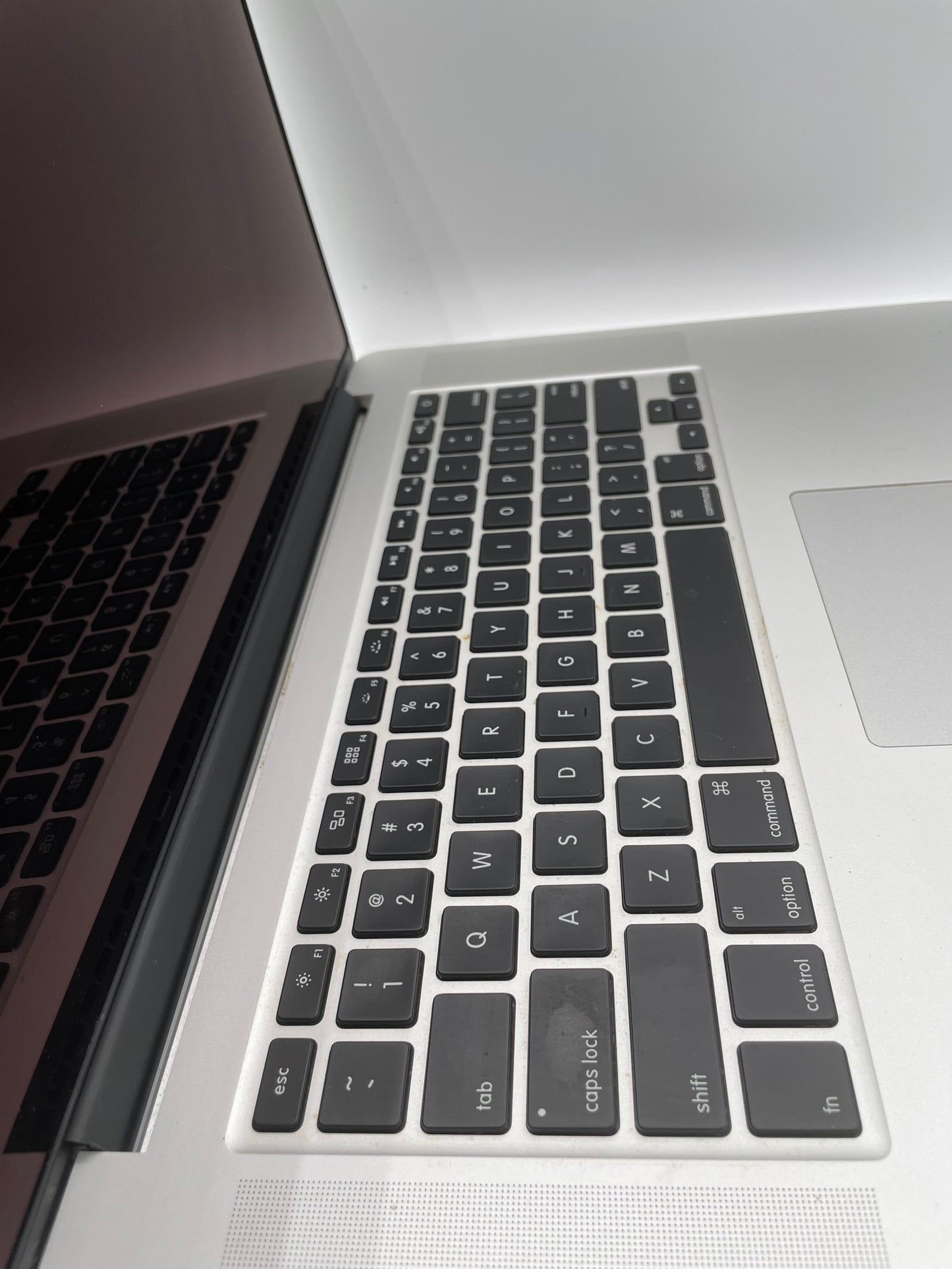 Apple MacBook Pro Retina 15" A1398 2.5G i7 16GB RAM 2GB GPU 256GB SSD Mid 2015