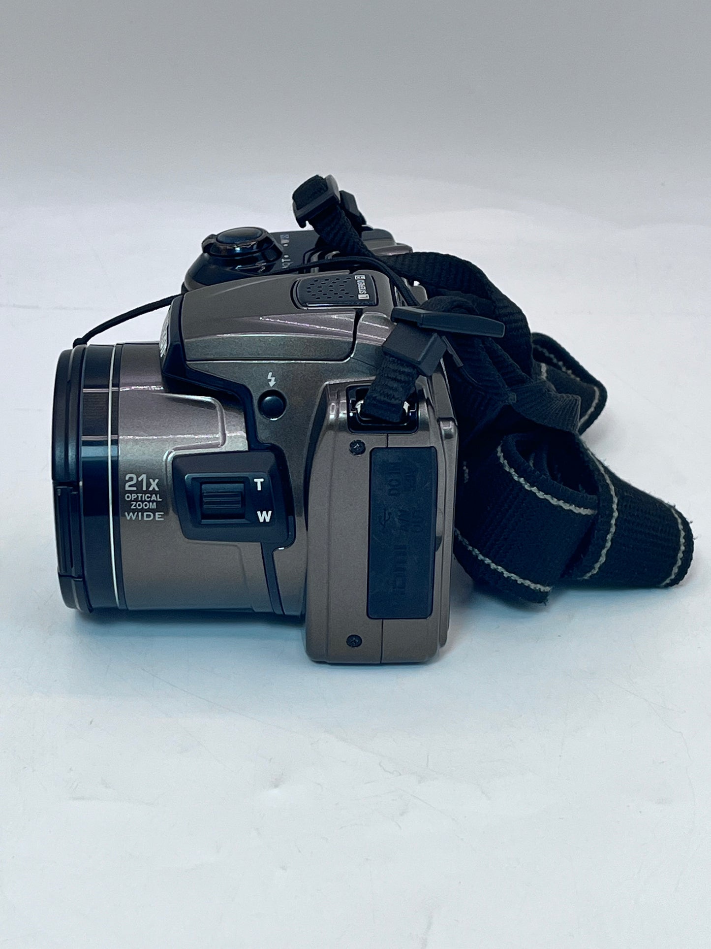 Nikon Coolpix L120 Digital Camera Bundle 14.1 mp 21x Zoom with Bag Free Shipping