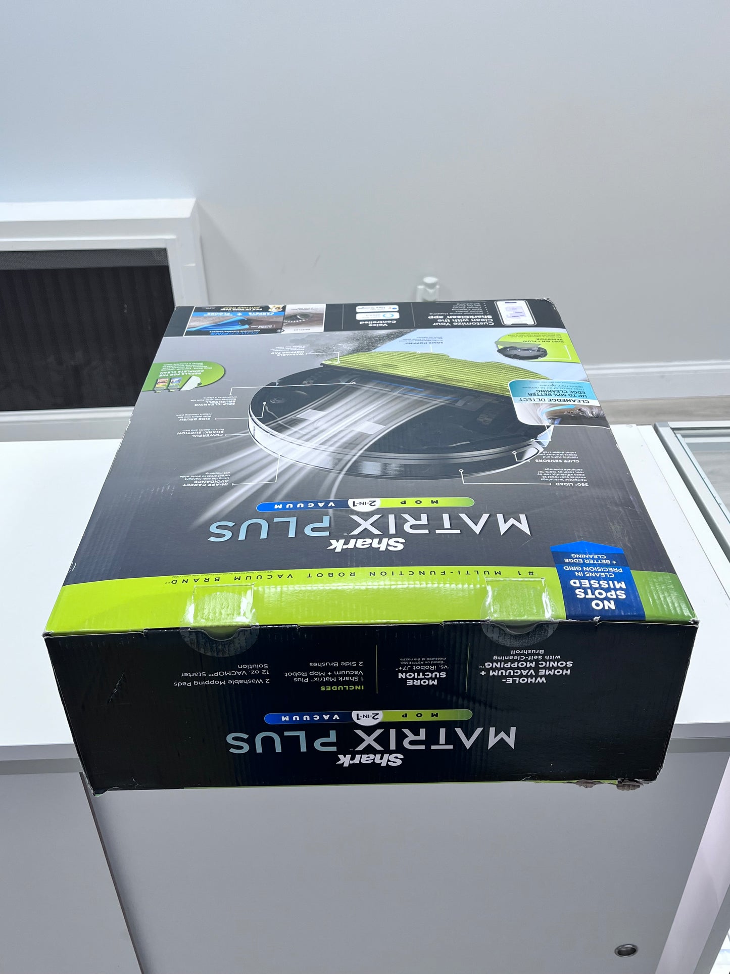 Shark Matrix Plus 2-in-1 Robot Vacuum & Mop/  / RV2610WD - New in Box - Black