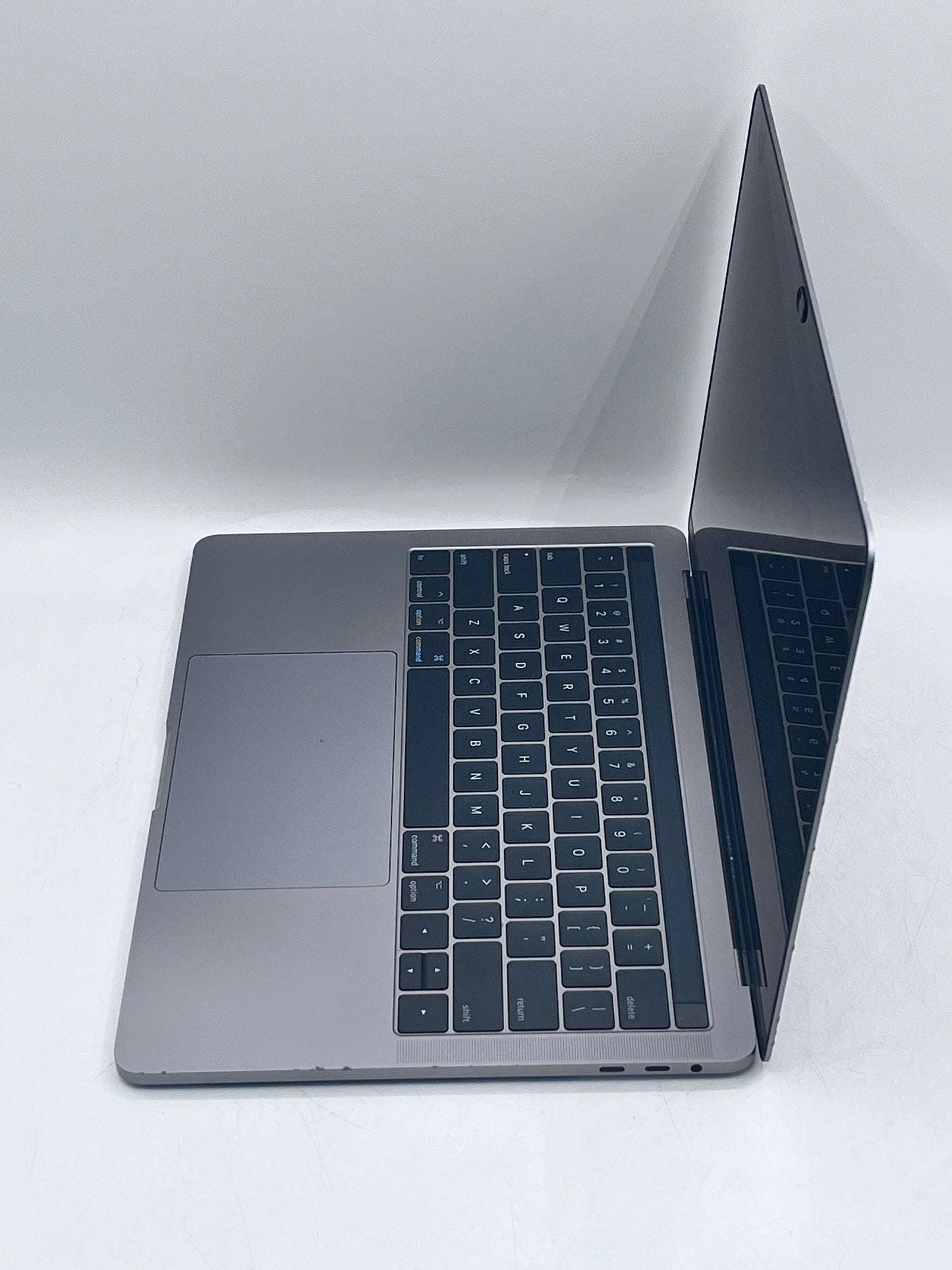 2017 Apple MacBook Pro A1706 13 Core i5 8GB 256GB Gray