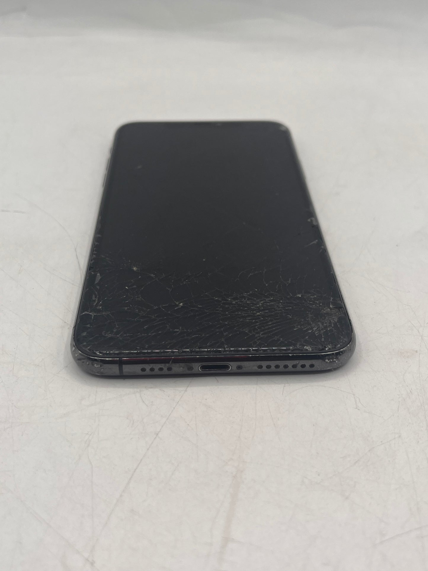 Unlocked Apple iPhone 11 Pro Max MWFE2LL/A 256GB Space Gray Broken