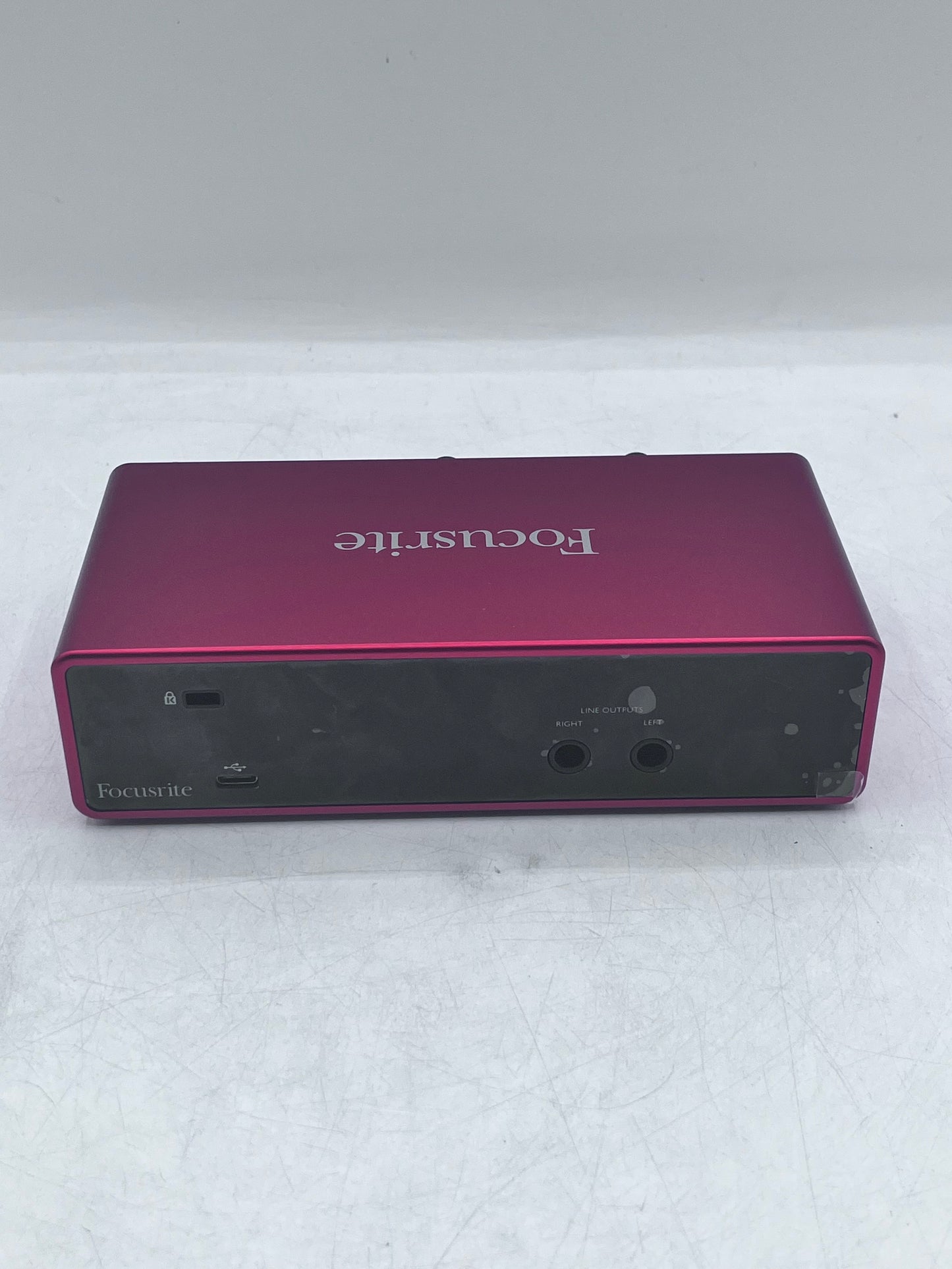 Focusrite Scarlett 2i2 (3rd Gen) 2-Channel USB Audio Interface with Scarlett Studio CM25 MKIII Microphone - Red