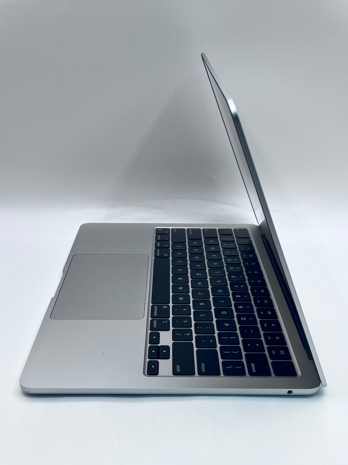 2022 Apple MacBook Air 13.3" 8C M2 8C GPU 8GB 256GB A2681 REMOTELY MANAGED