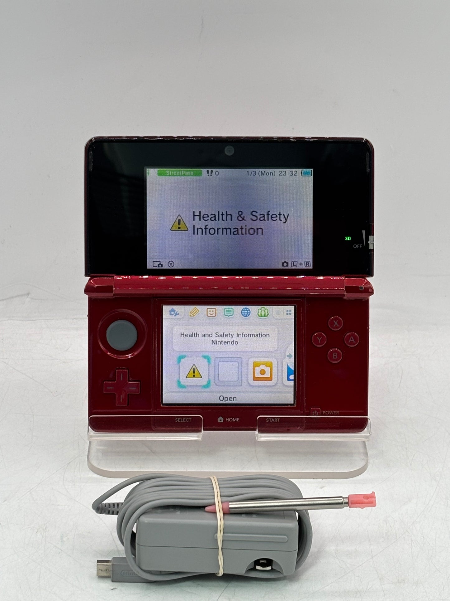 Nintendo 3DS CTR-001 2GB, 2011 (Red)
