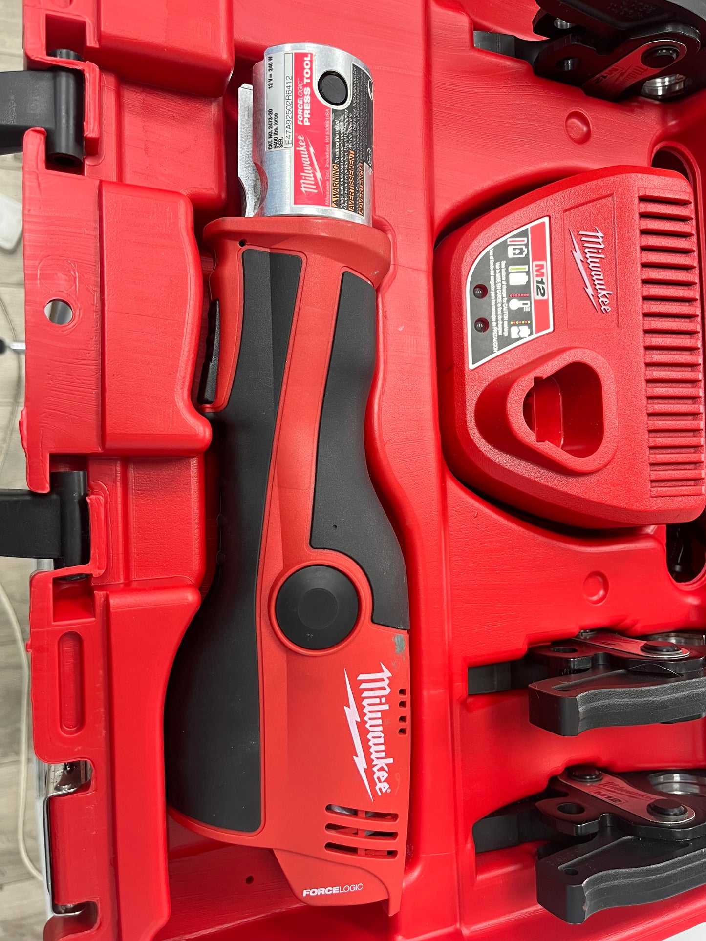 Milwaukee 2473-20 Force Logic Press Tool W/ 4 Jaws, Battery, Charger, Box