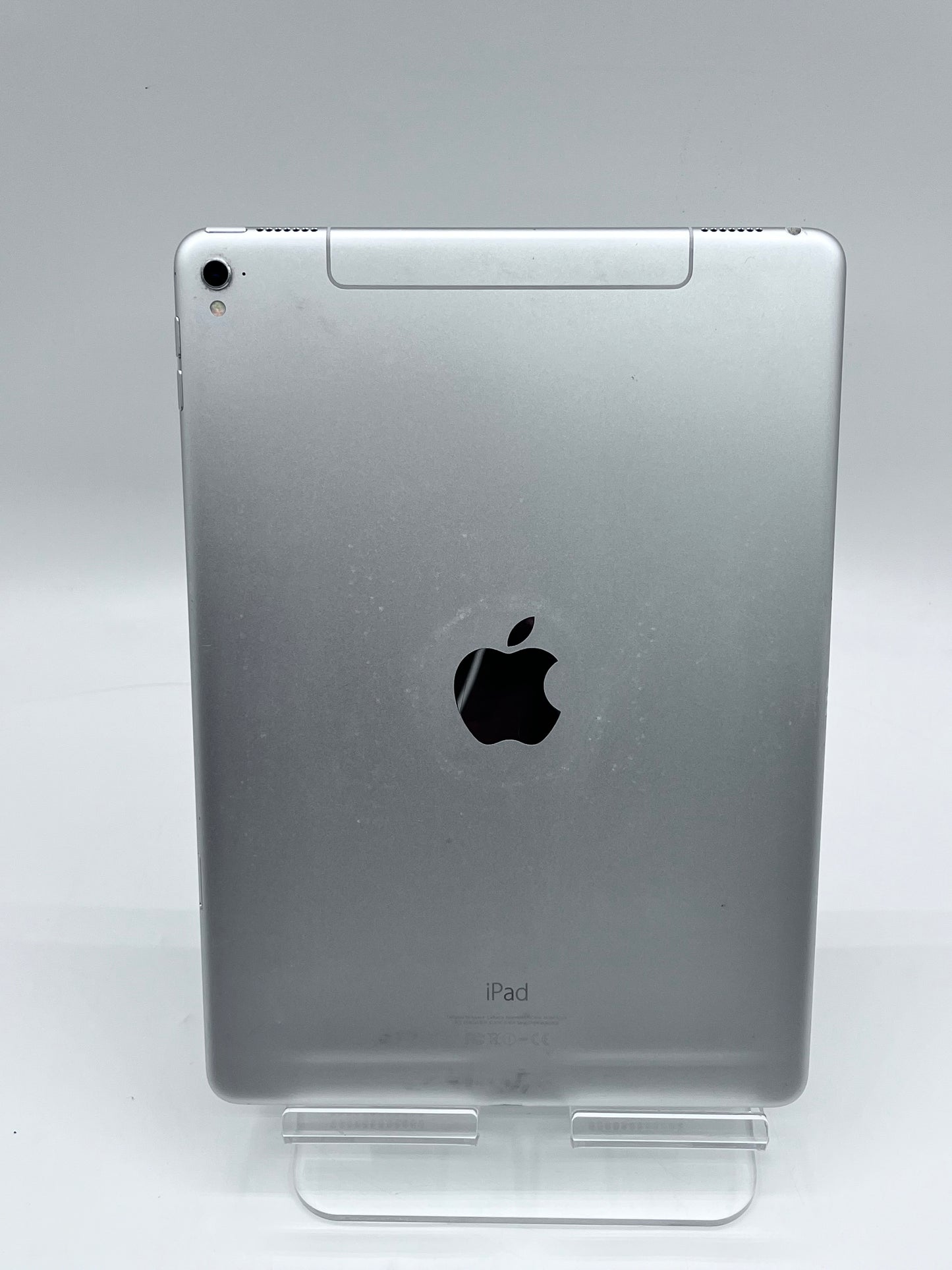 Unlocked Apple iPad Pro (9.7-inch) A1674 32 GB, Wi-Fi + 4G, 9.7 in - Silver