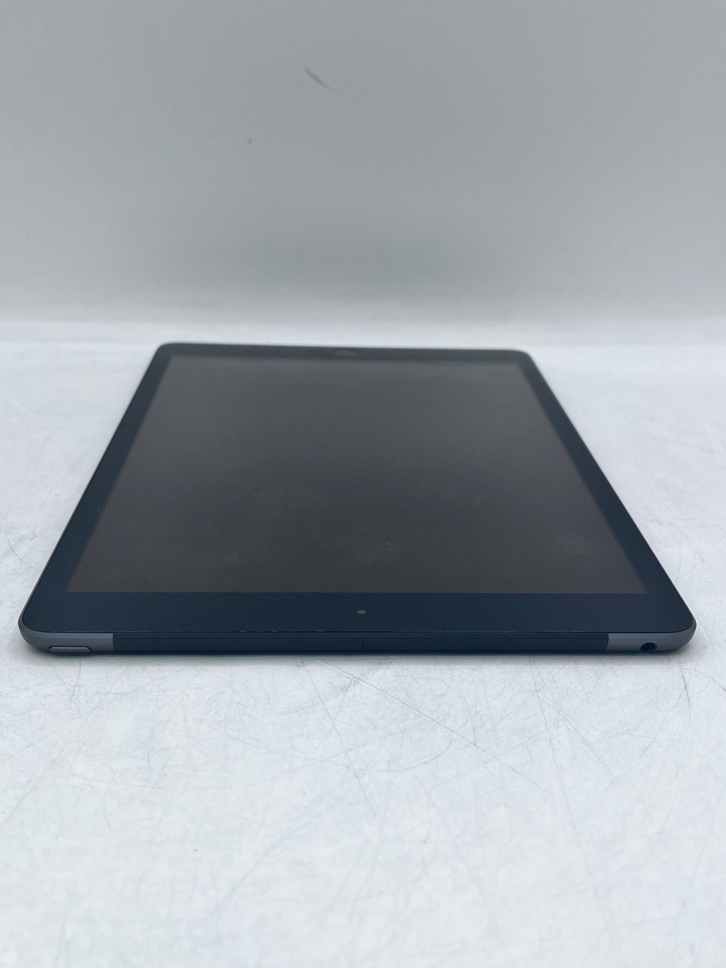Unlocked Apple iPad 7th Gen A2200 MW6W2LL/A 128GB Wi-Fi -  Space Gray READ