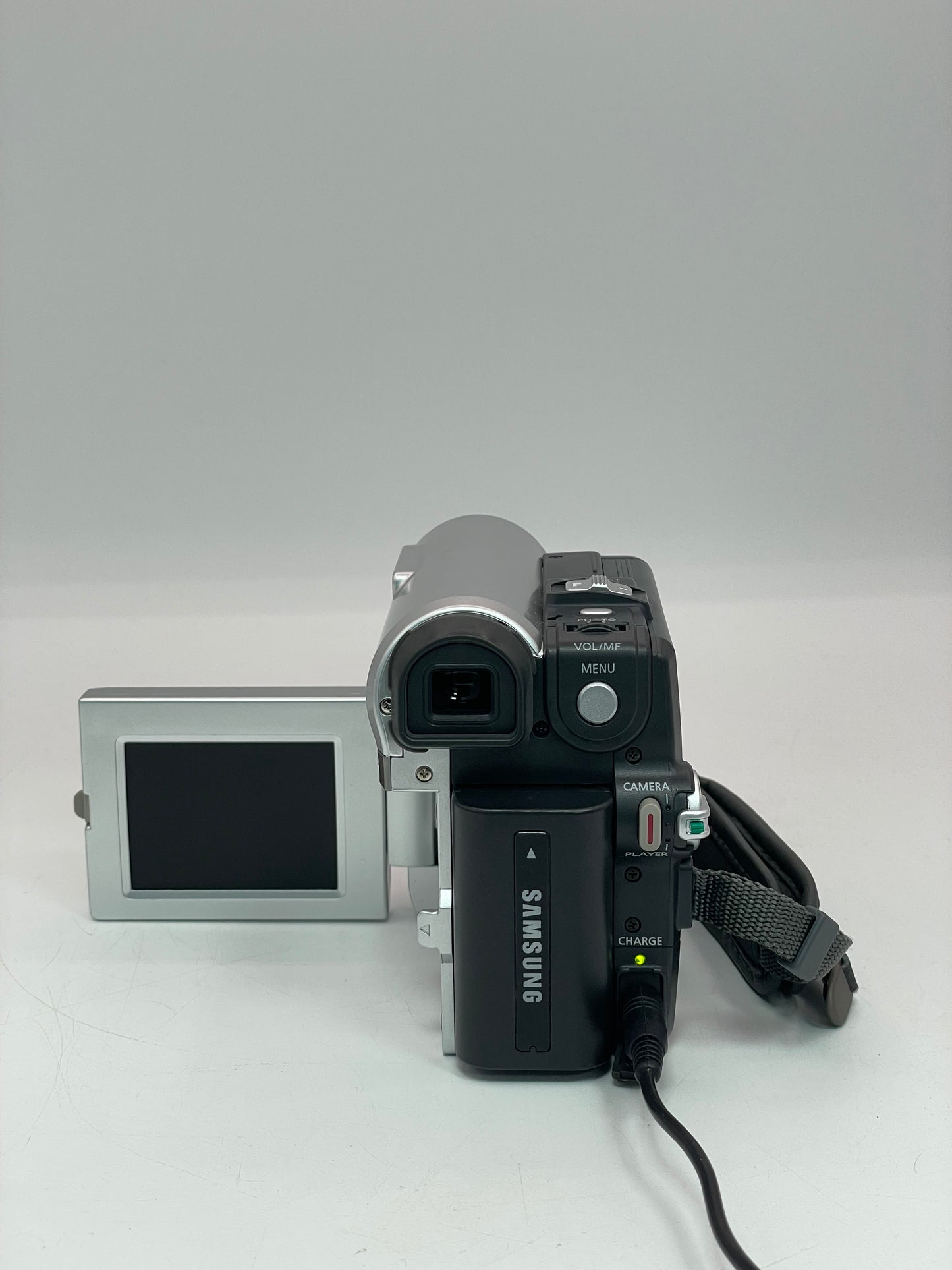 Samsung Digital SC-D353 MiniDV Camcorder Silver with Charger and Case