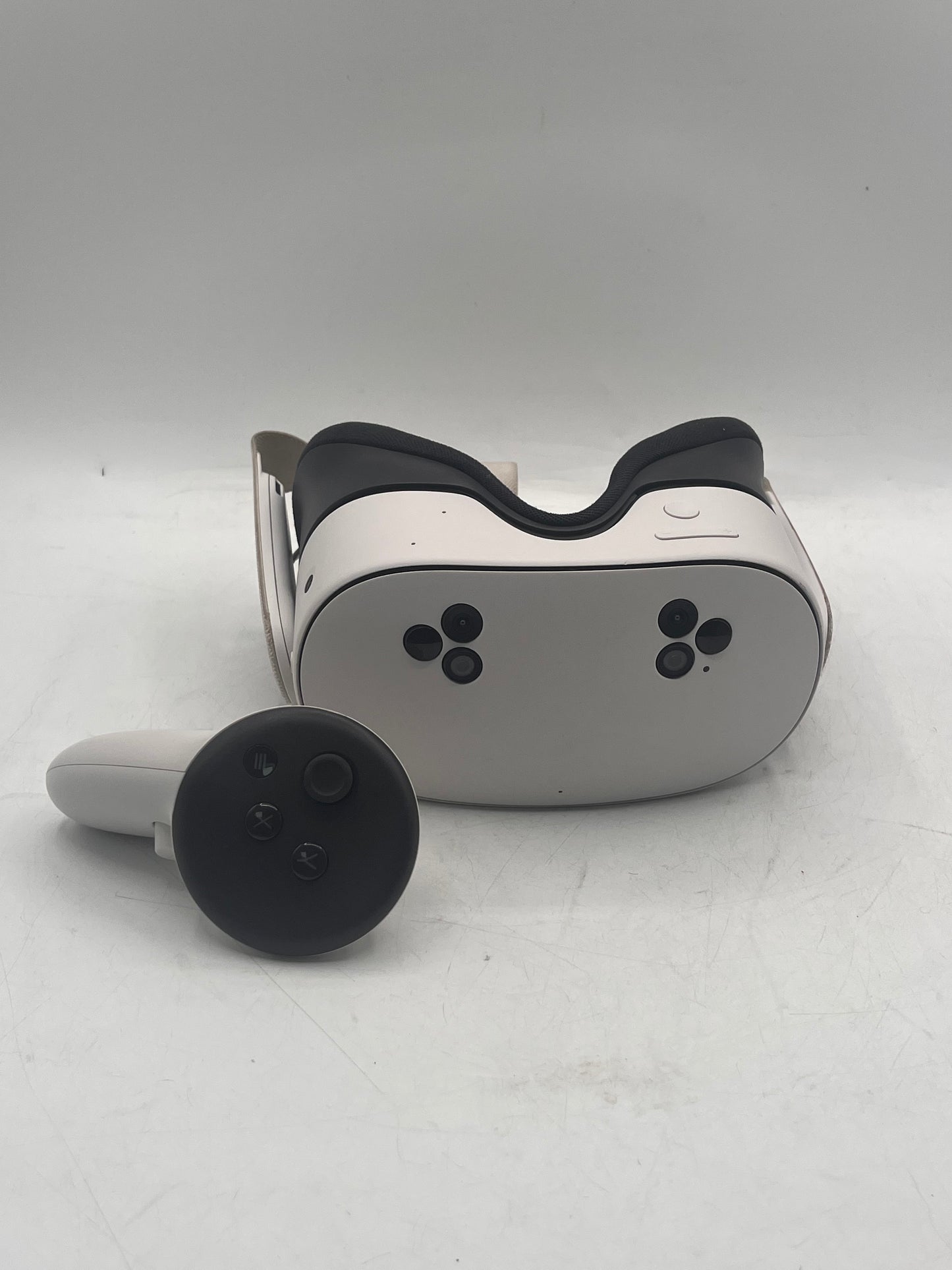 Meta Quest 3S VR Headset White Broken
