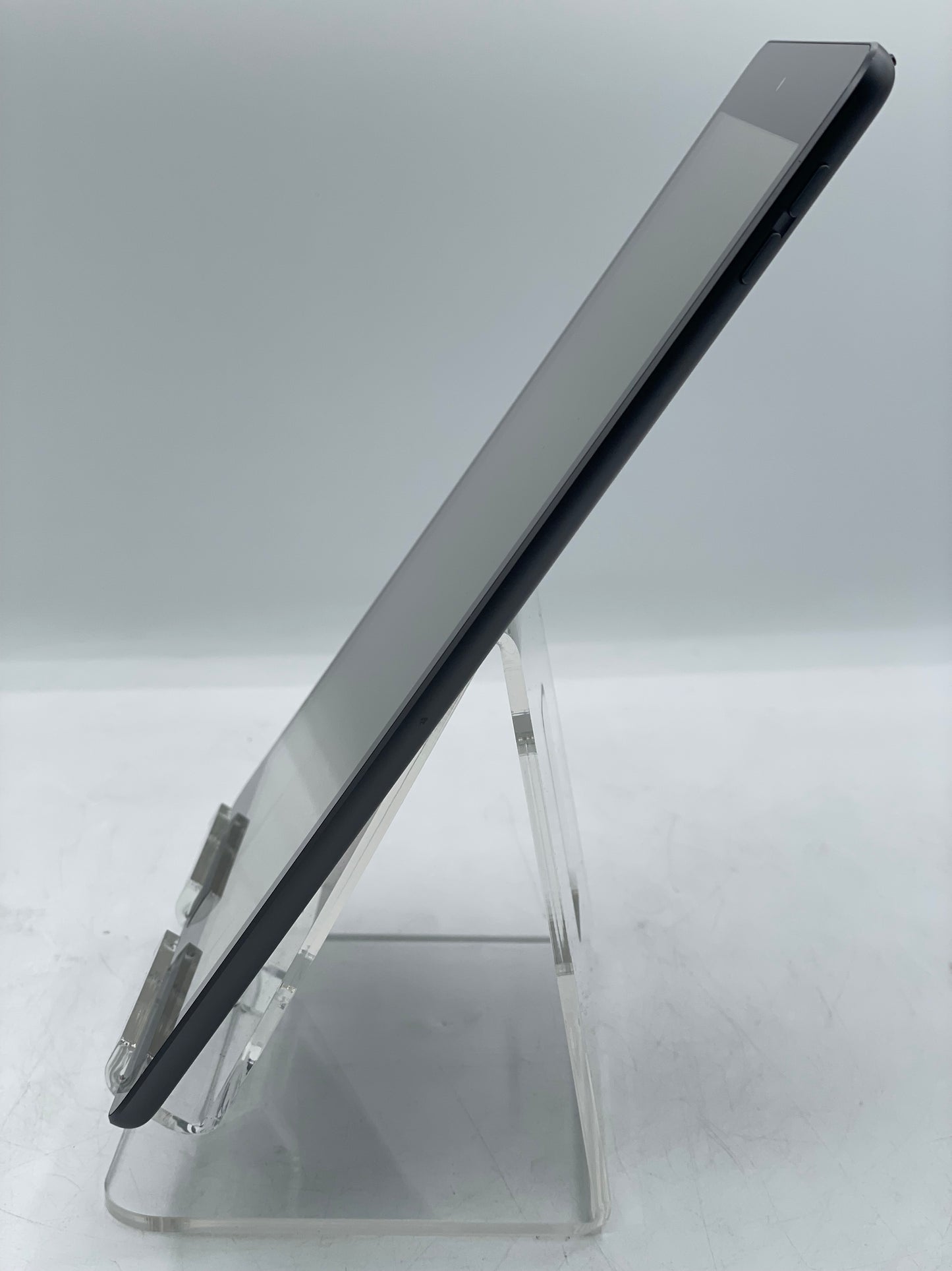 Apple iPad 9th Gen. 256GB A2602 MK2K3LL/A  Wi-Fi 10.2 in - Space Gray - Excellent Condition
