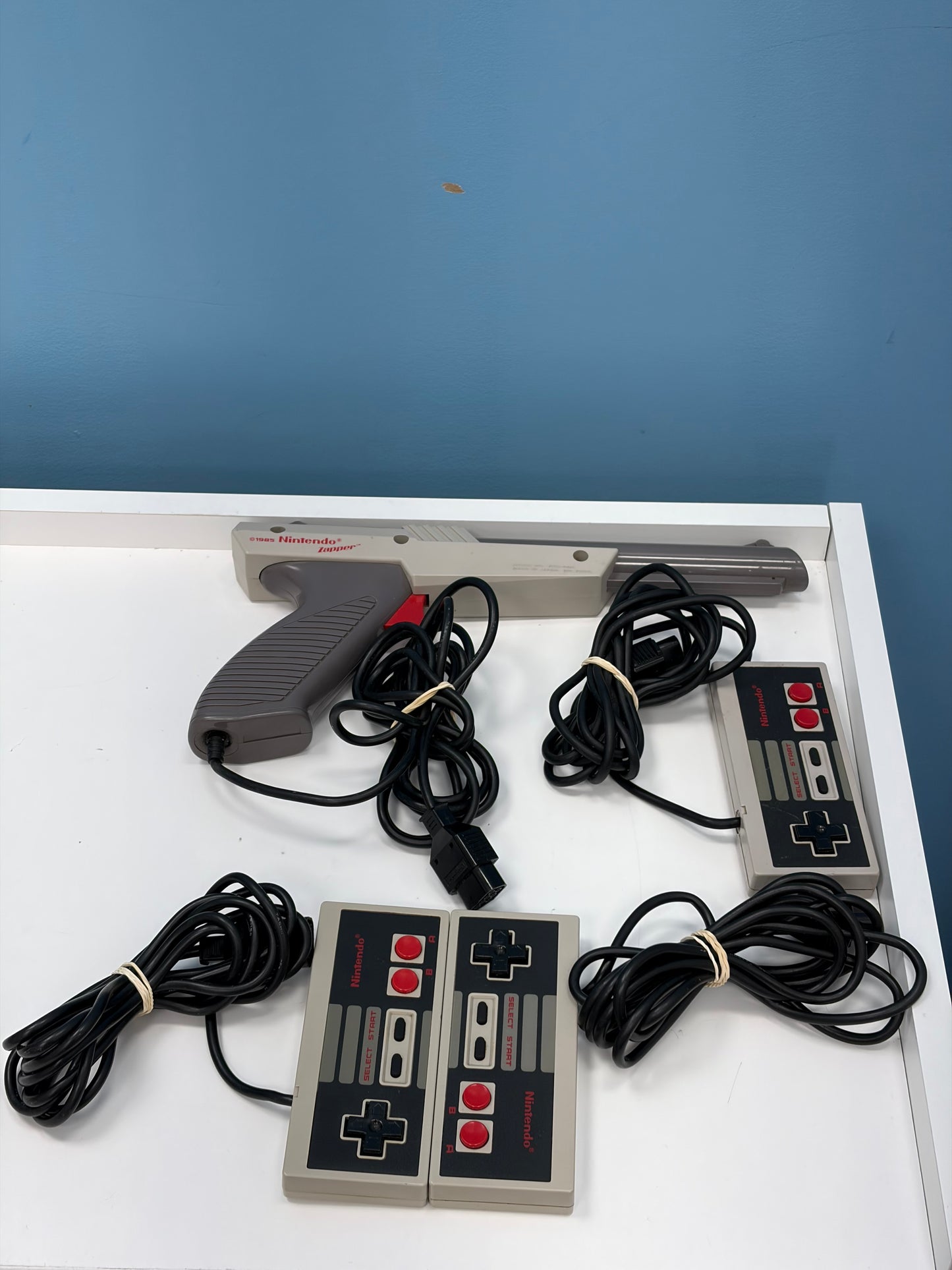 Nintendo NES Bundle NES-001 1985 Console, NES R.O.B. NES-005 Zapper and Extras