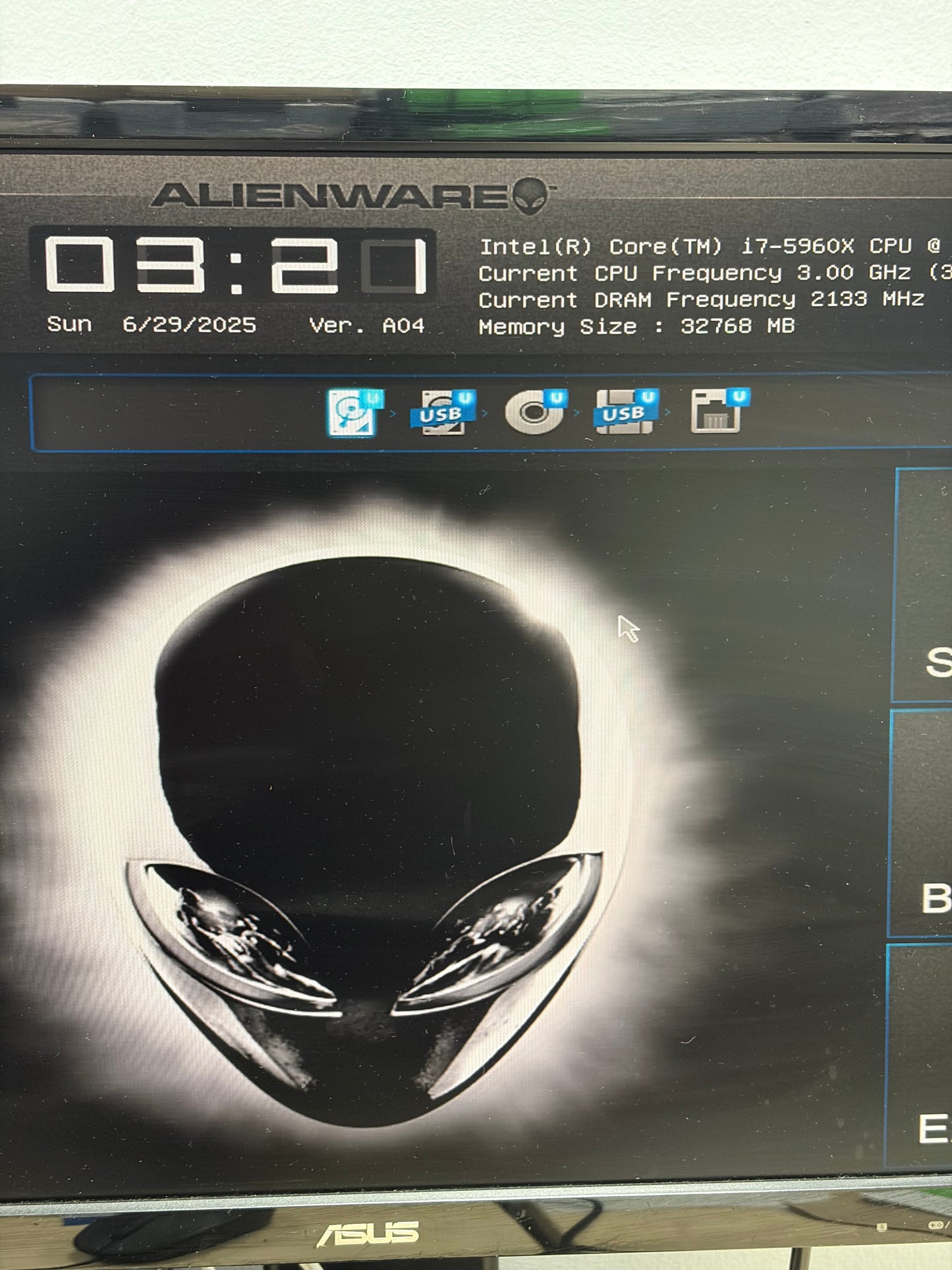 Alienware Area 51 R2 (D03X) i7-5960X 32GB RAM 51GB SSD + 4TB HDD GTX 1080 Ti