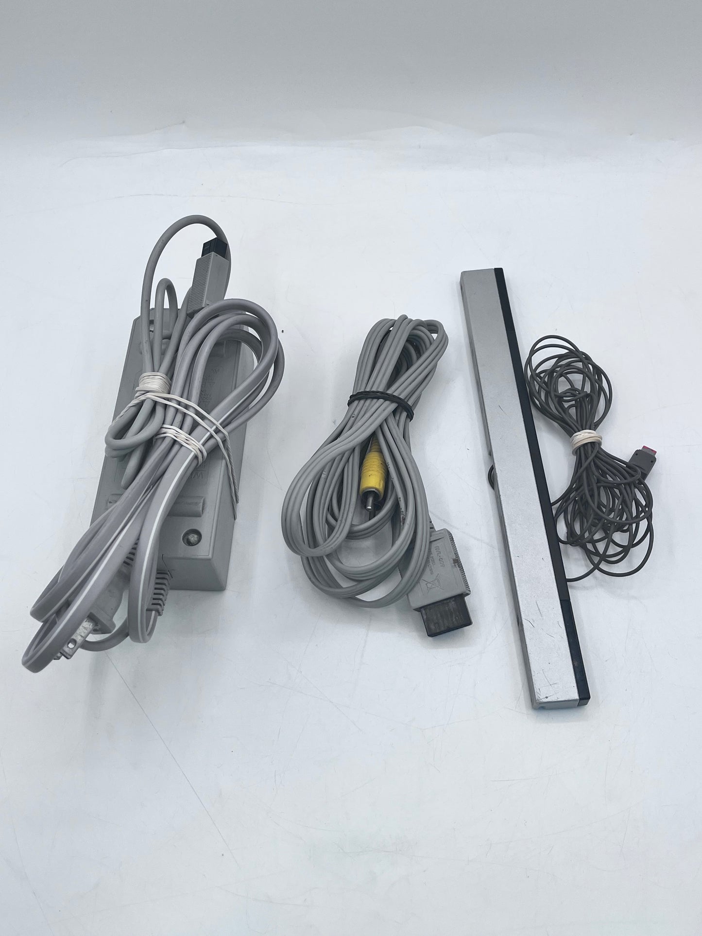 Nintendo Wii RVL-001 2006 Video Game System - White