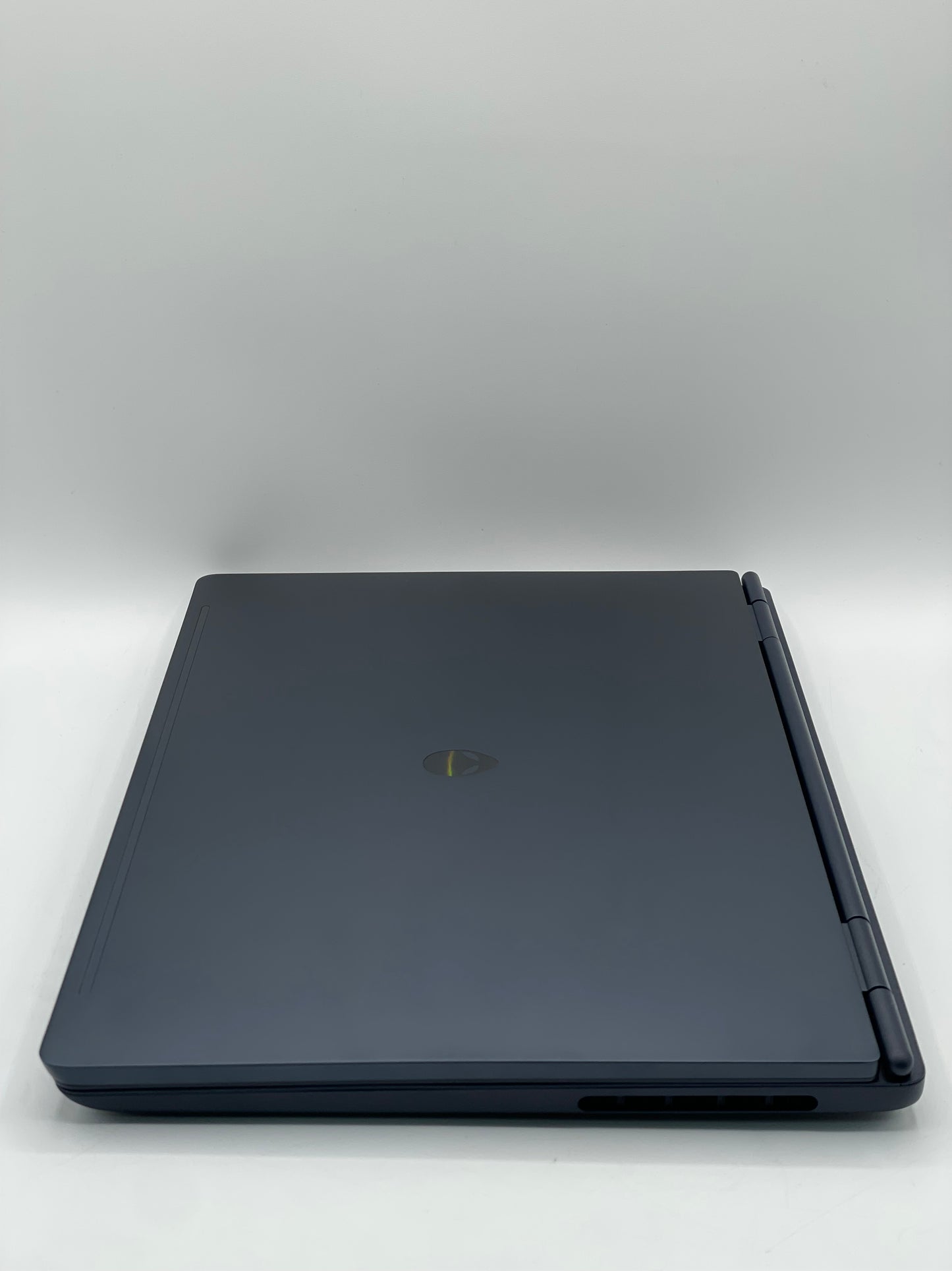 Alienware 16 AURORA 16" Core 7 240H 16GB RAM 1TB SSD GeForce RTX 5050
