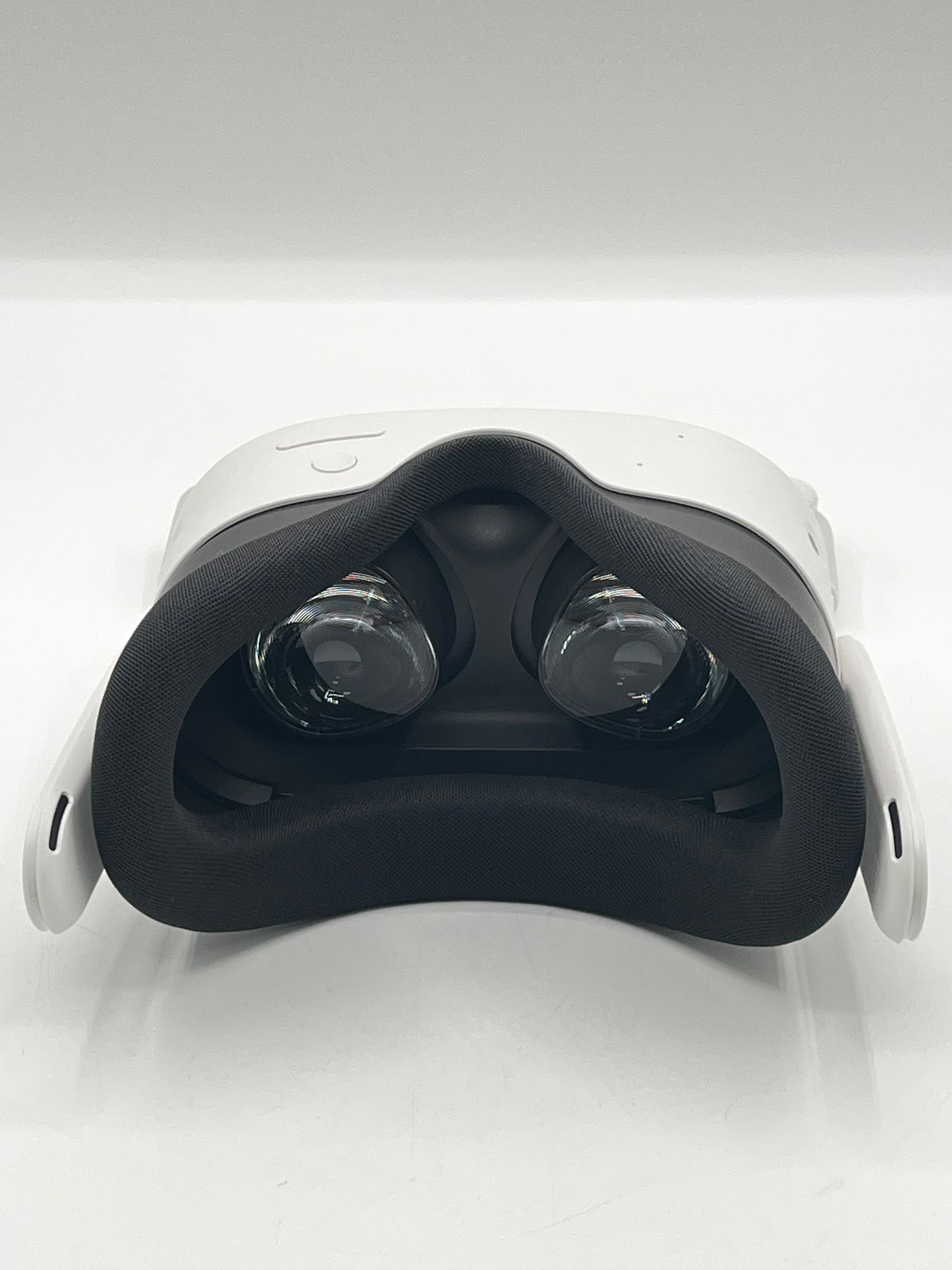 Meta Oculus Quest 3S 128GB with Controllers And Charger