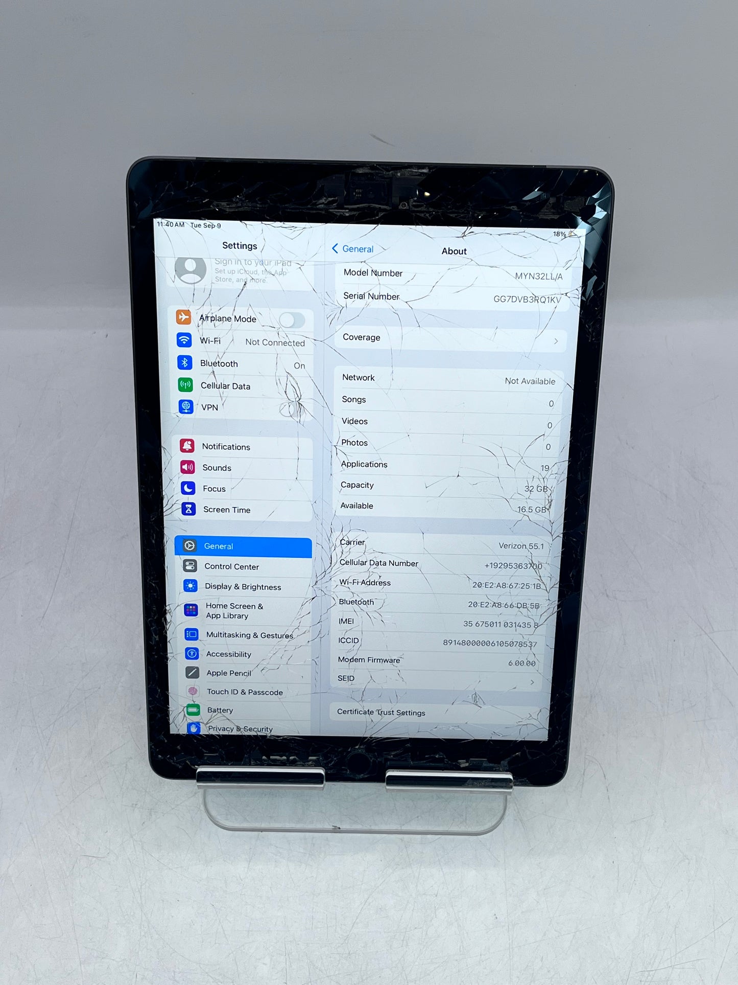 Apple iPad 8th Gen (A2428) 10.2"  Wi-Fi + 4G - Space Gray