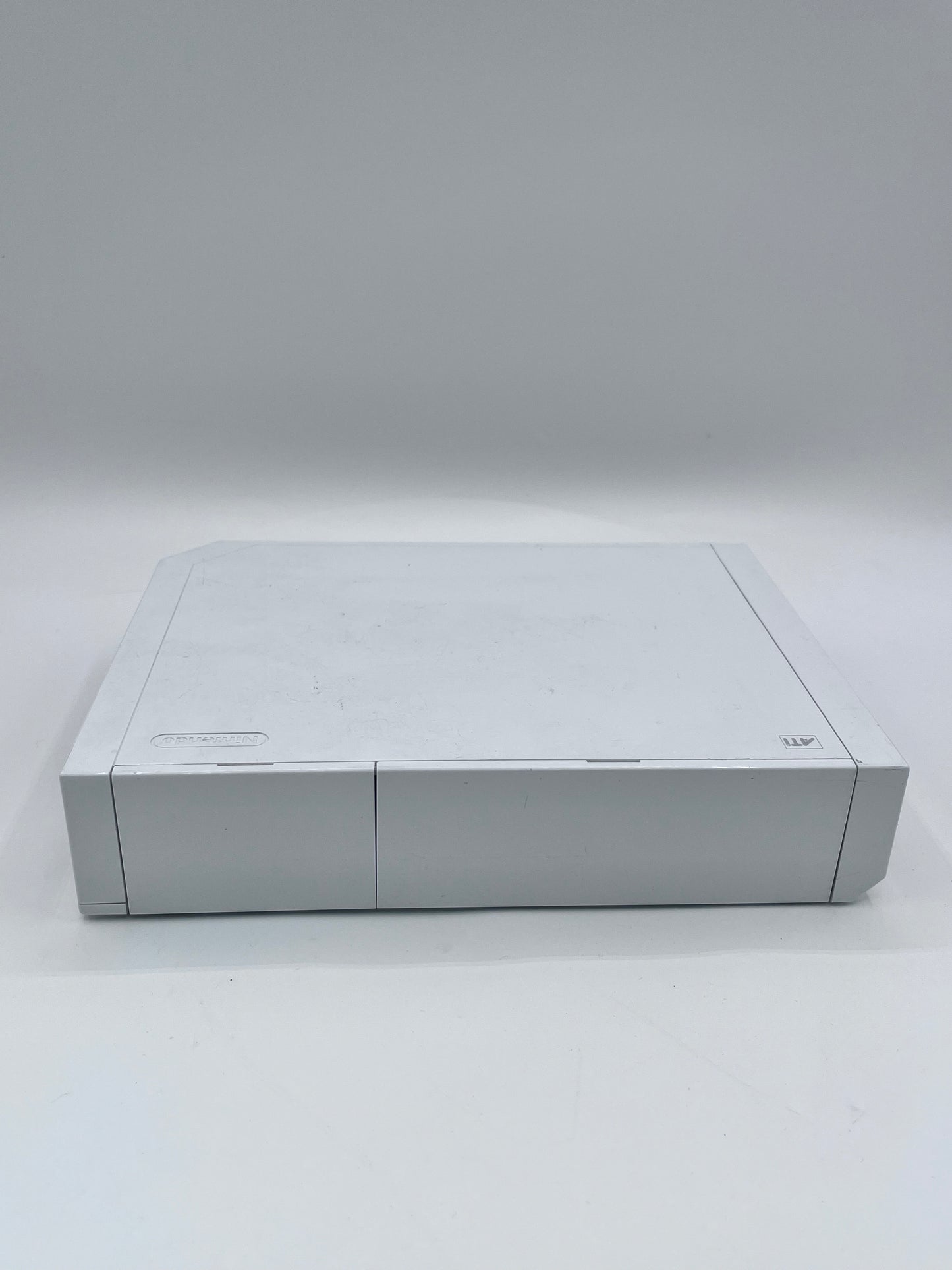 Nintendo Wii (RVL-001) Video Game System White 2006 with 2 Controllers
