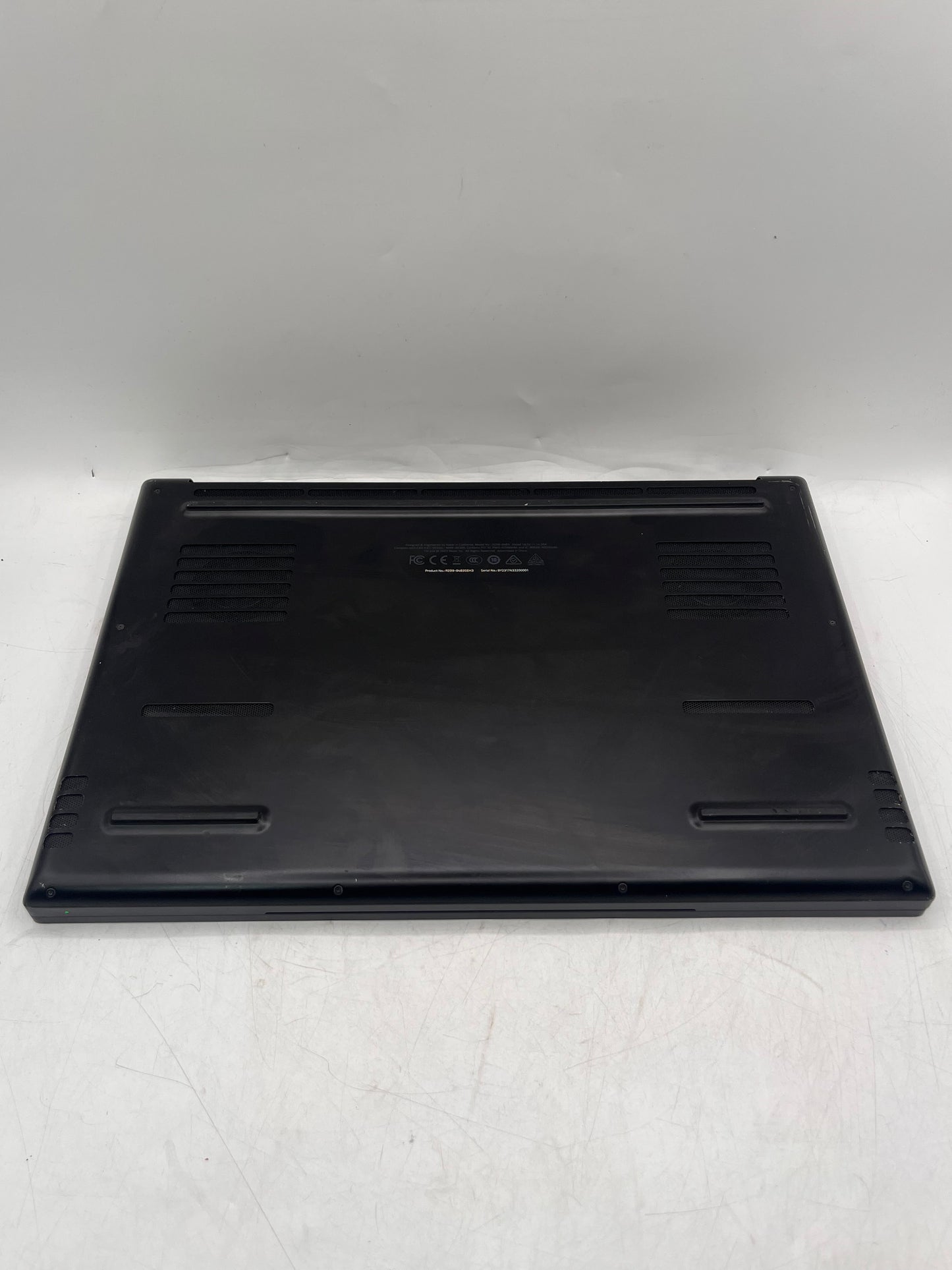 Razer Blade 16 RZ09-0483 16" i9-13950HX 16GB RAM 1TB SSD GeForce RTX 4070