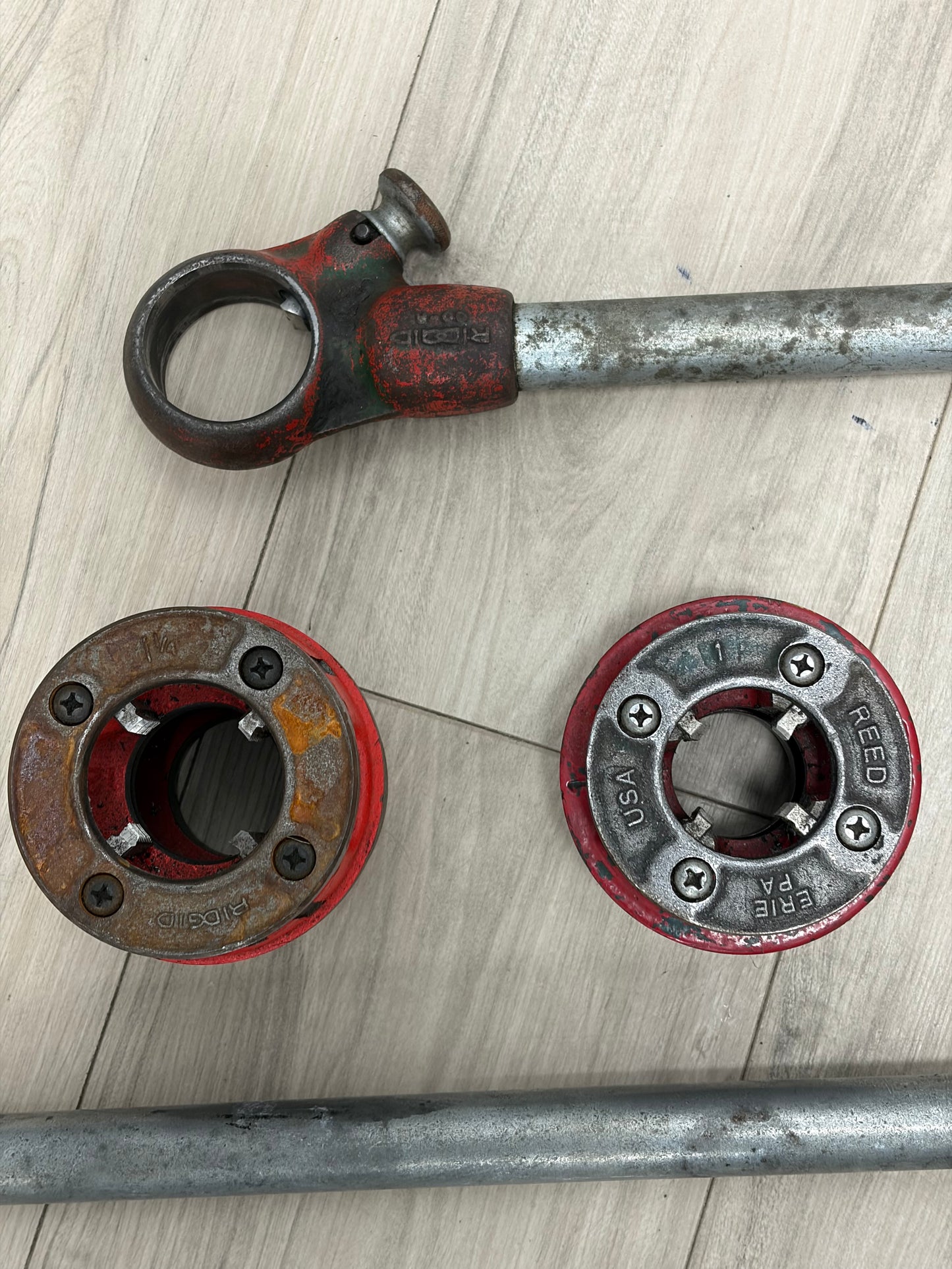 RIDGID 36475 Ratcheting Pipe Threader Set with 1/2" to 1 1/4" Dies