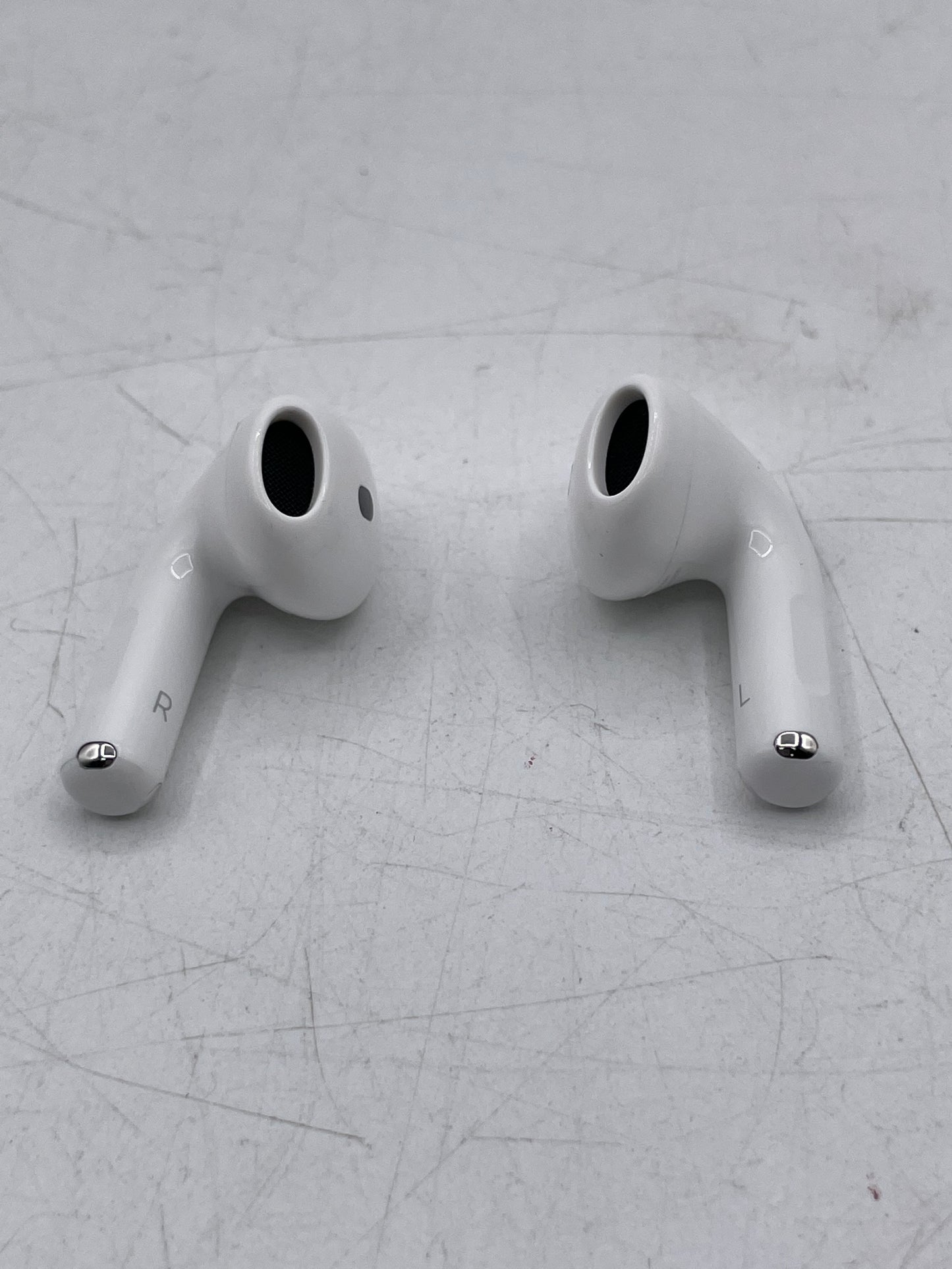 Apple Airpods 4th Gen Complete Set - Used - With Carrying Case